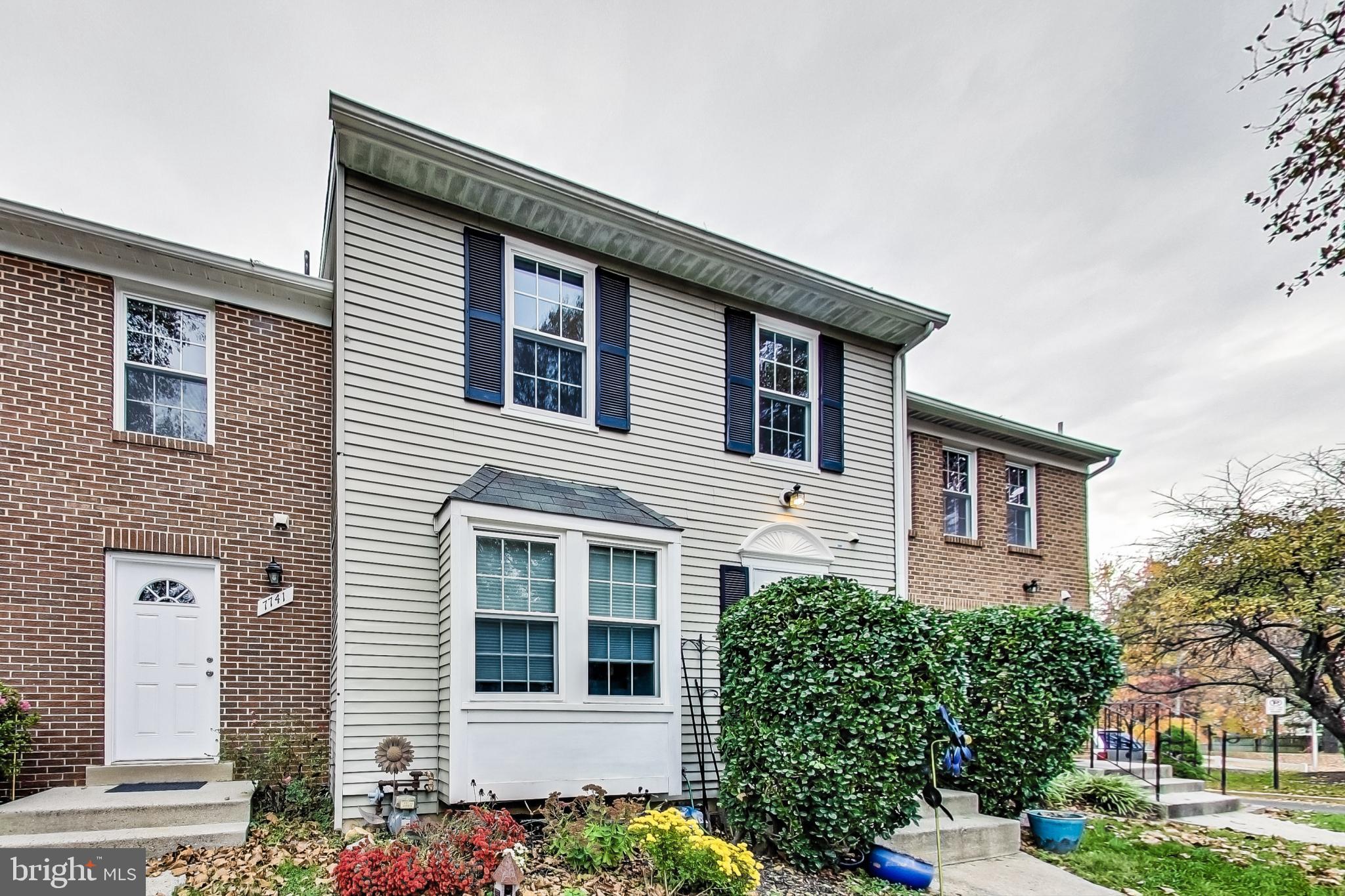 DERWOOD STATION - Residential