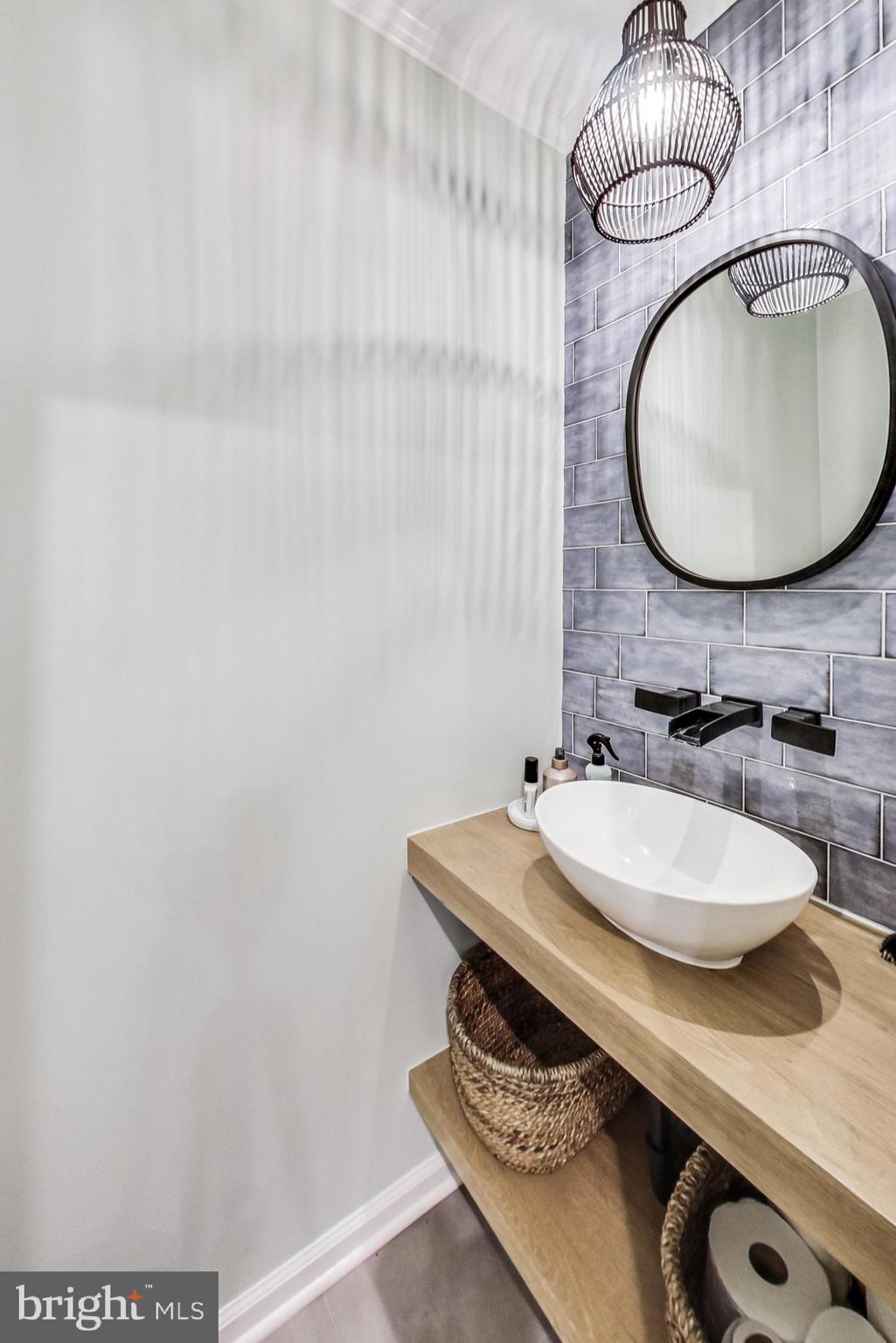 DERWOOD STATION - Residential