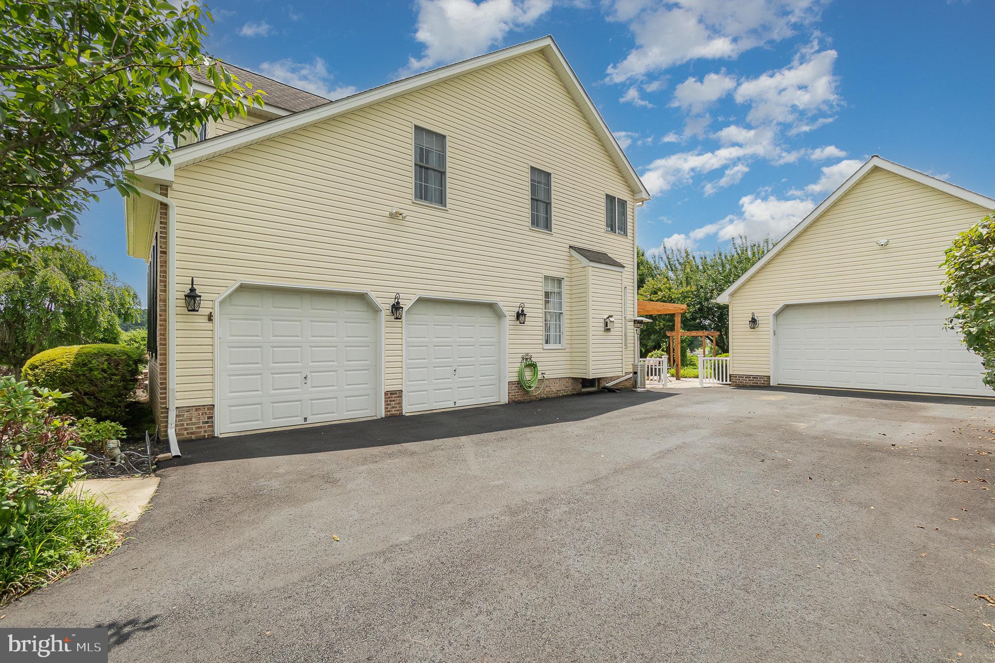 CENTENNIAL OAKS - Residential