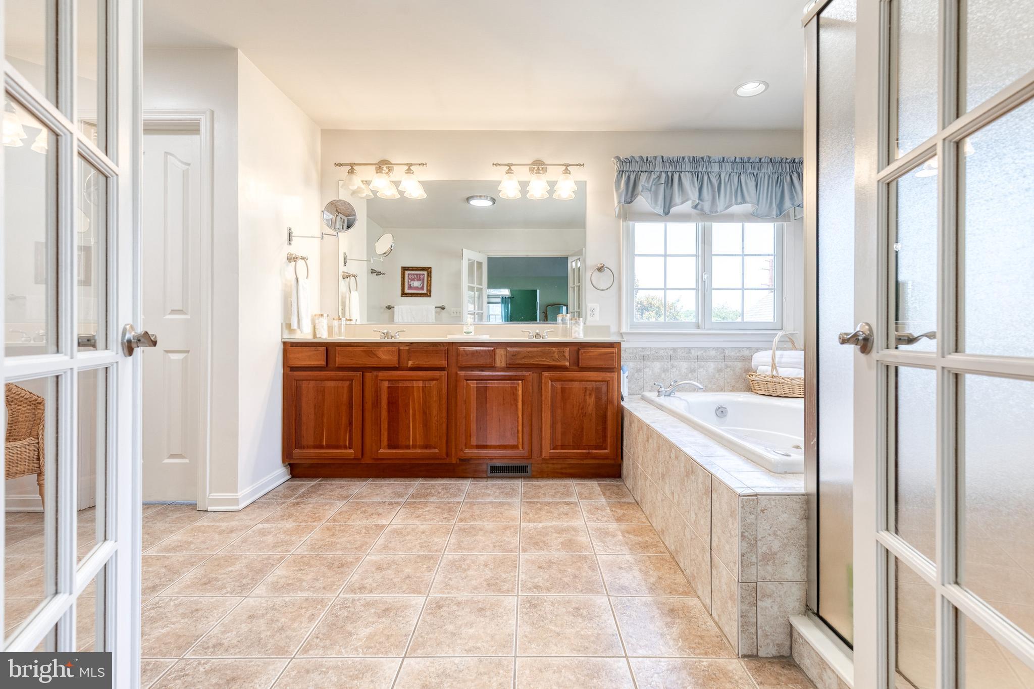 CENTENNIAL OAKS - Residential