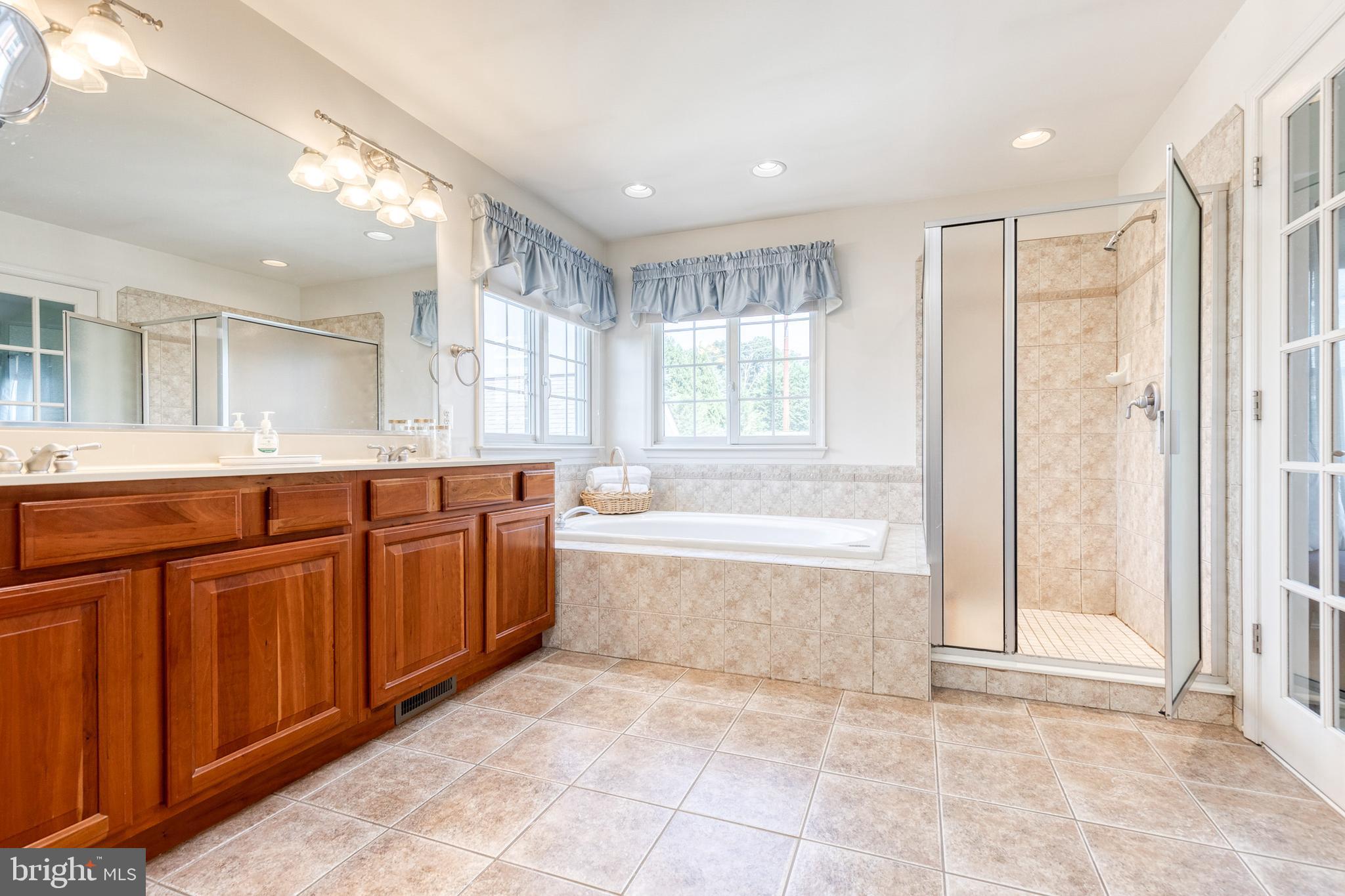 CENTENNIAL OAKS - Residential