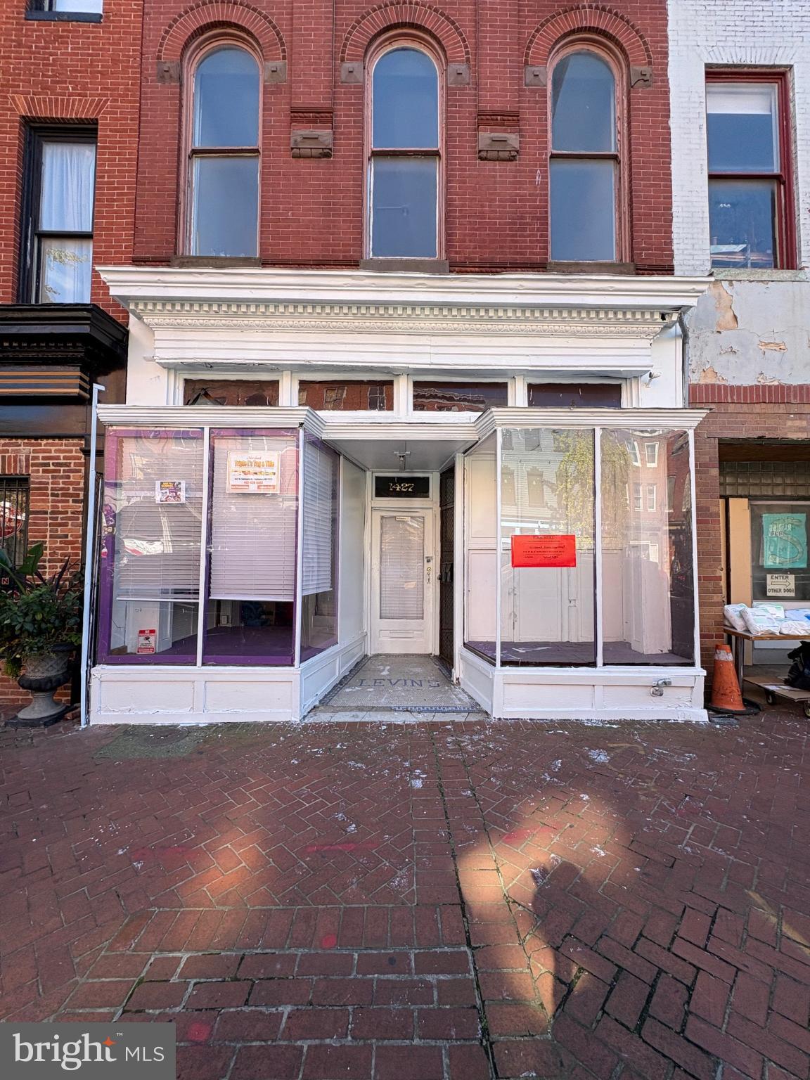 UNION SQUARE - Commercial Sale