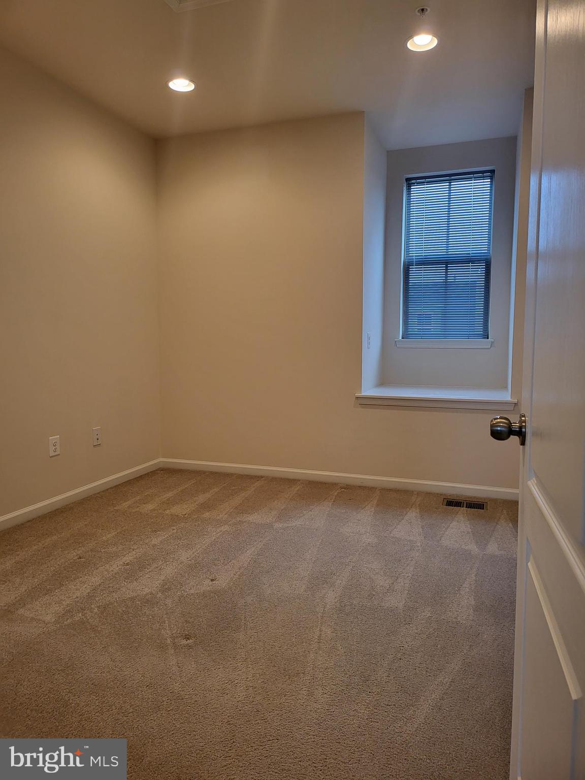 POTOMAC OVERLOOK CONDO - Residential