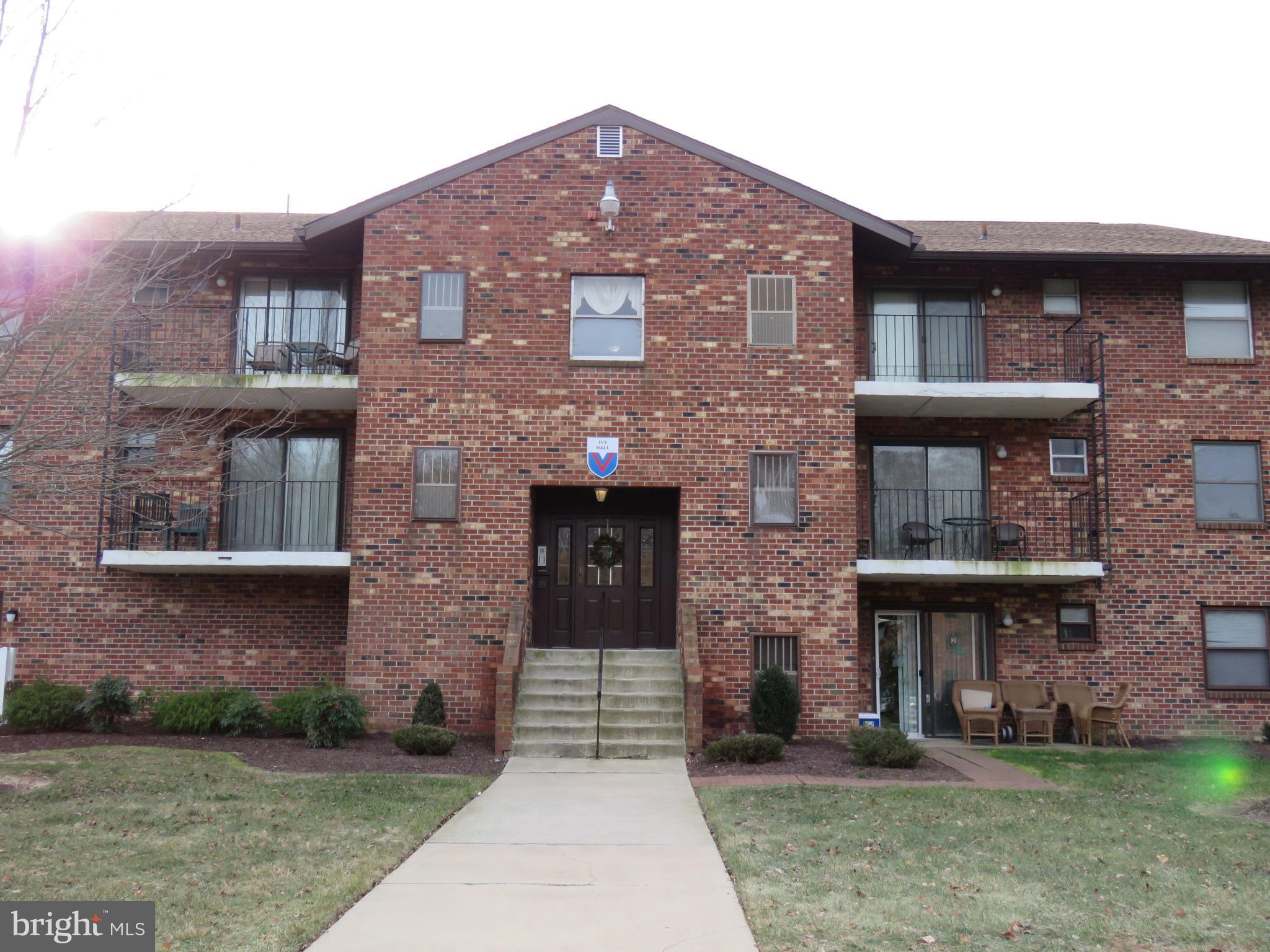 6 IVY HALL