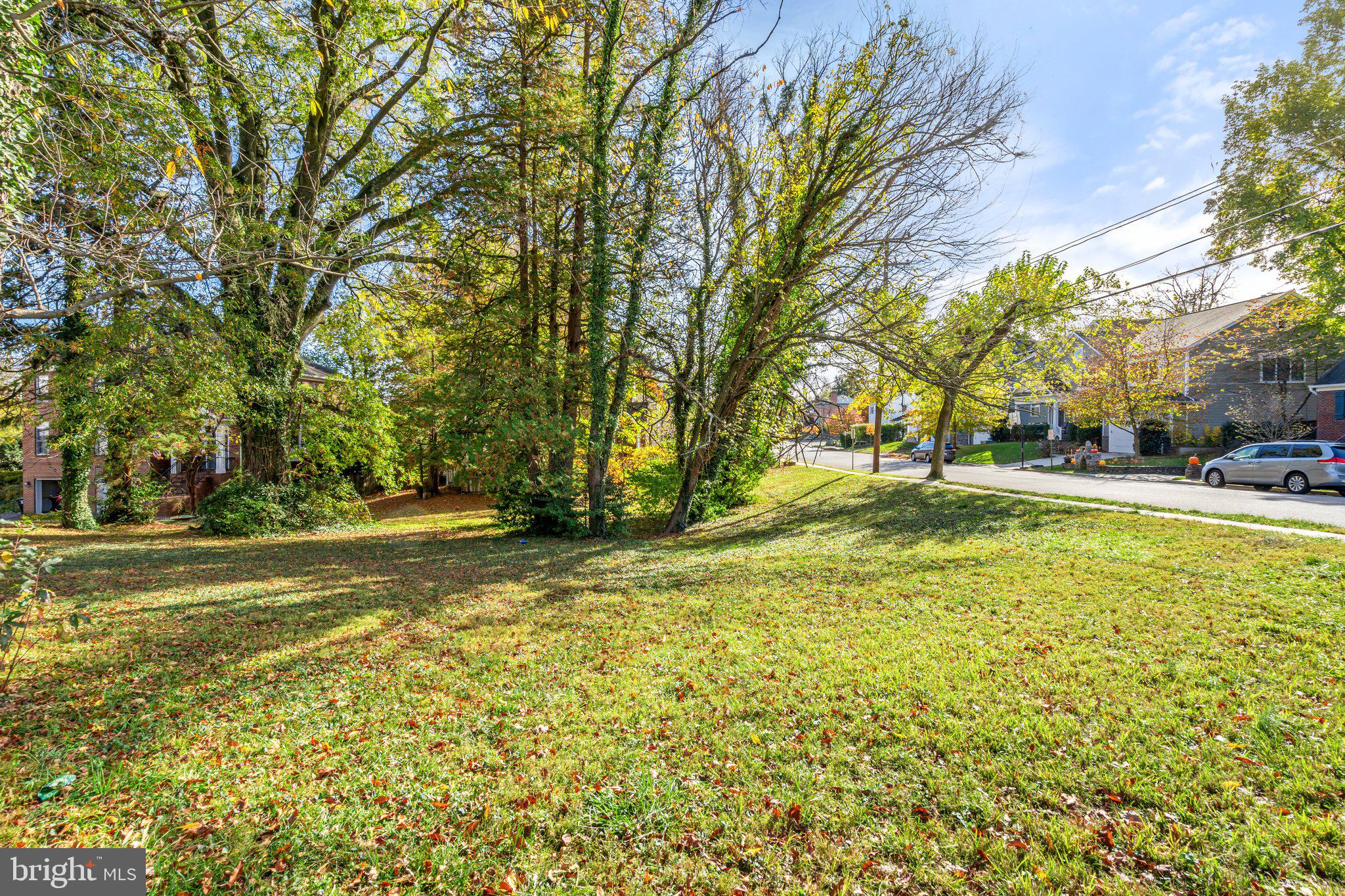 OVER LEE KNOLLS - Land