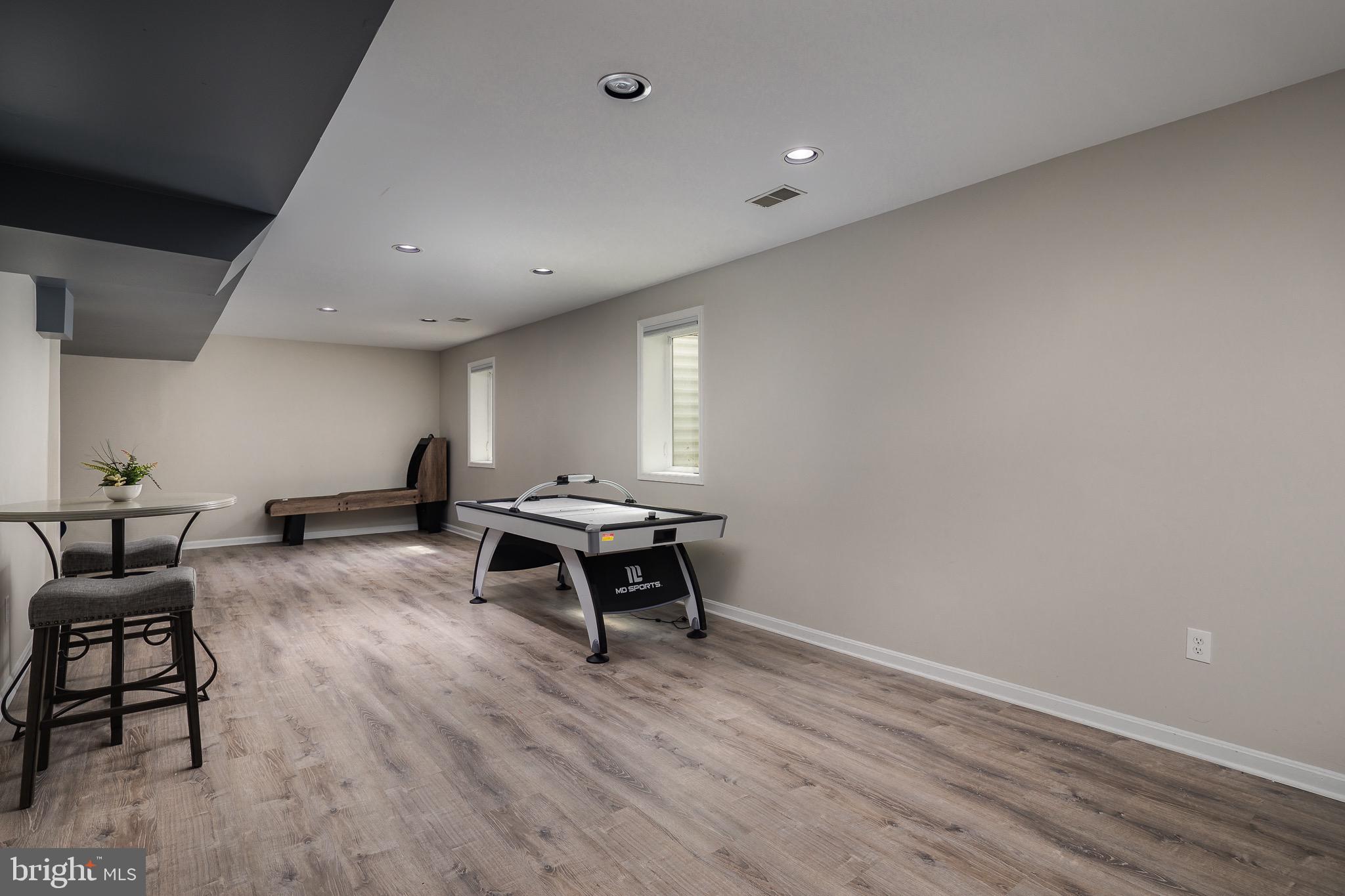 ASHBURN VILLAGE - Residential