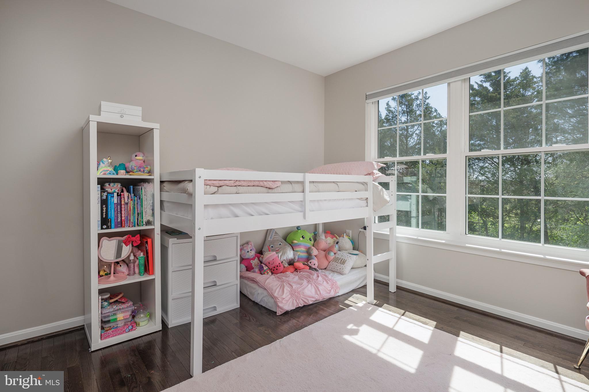 ASHBURN VILLAGE - Residential