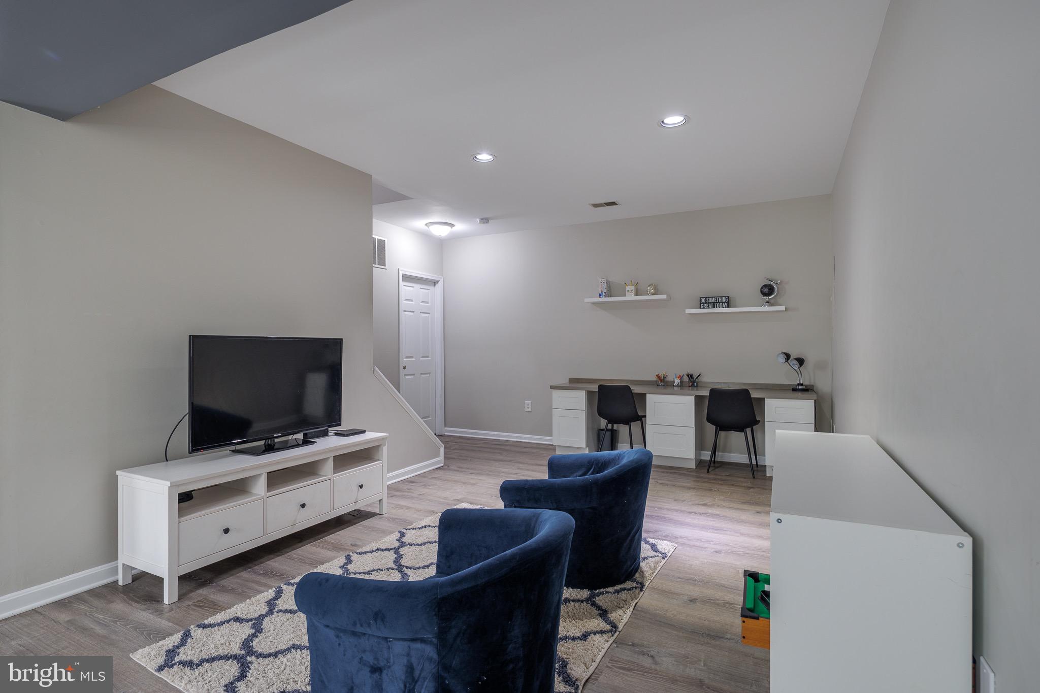 ASHBURN VILLAGE - Residential