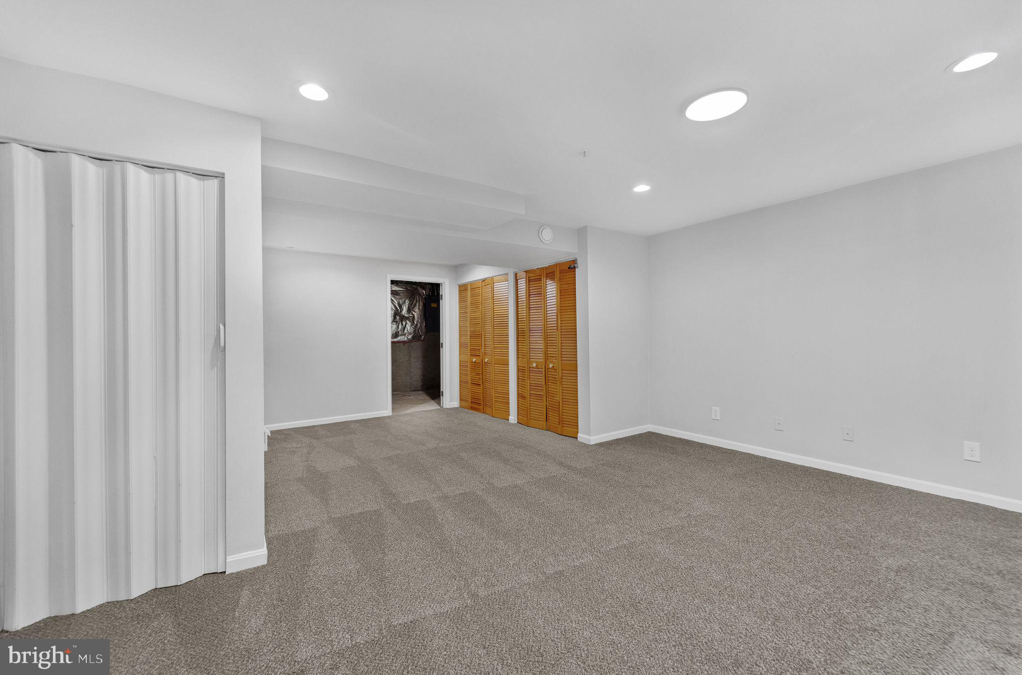 RIVERSIDE - Residential