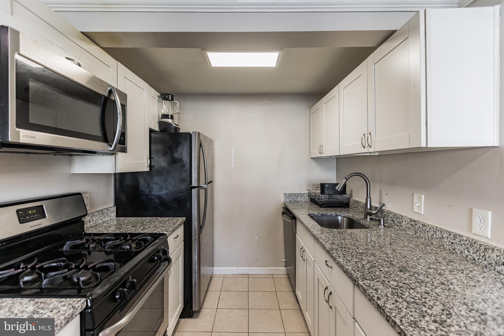 1939 VILLAGE GREEN DRIVE U-207