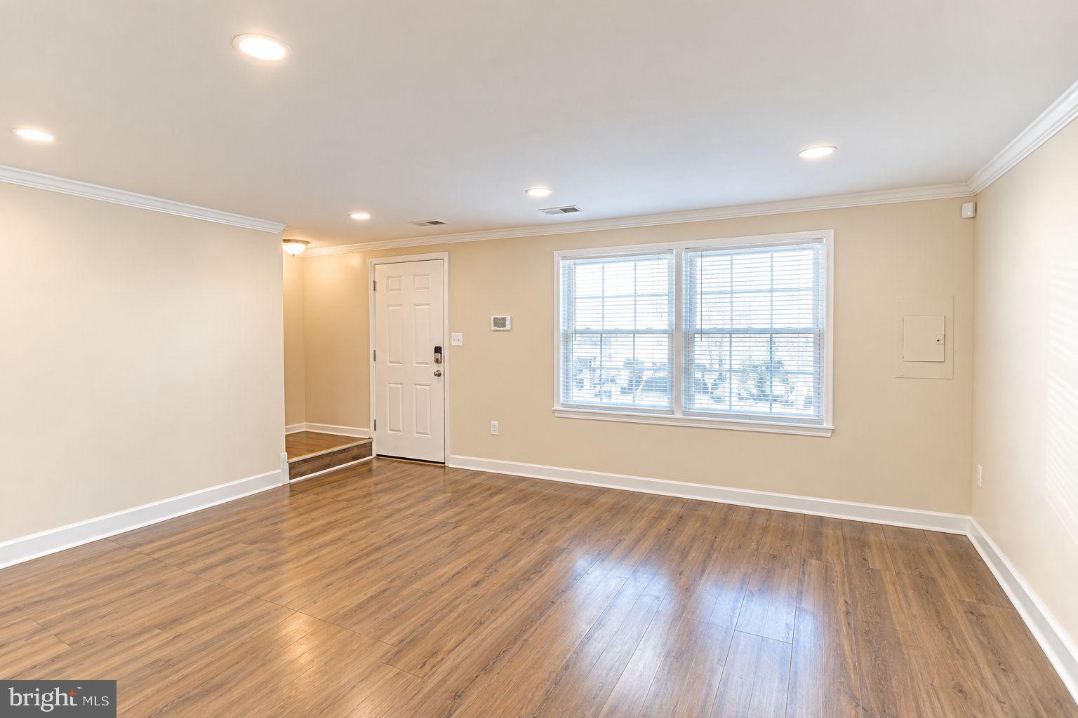 1939 VILLAGE GREEN DRIVE U-207