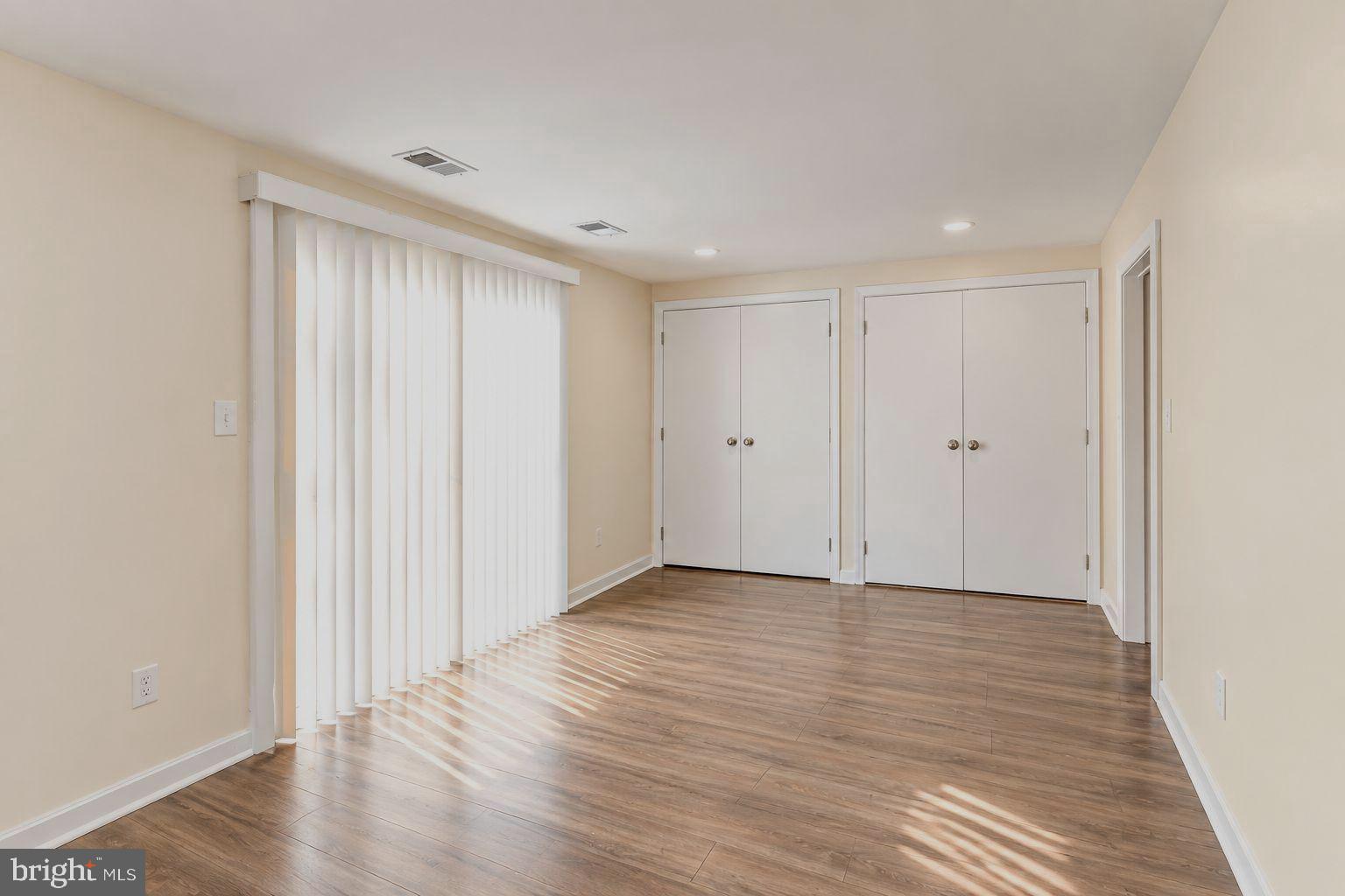 1939 VILLAGE GREEN DRIVE U-207