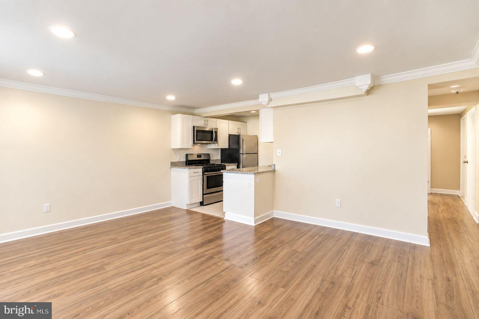 1939 VILLAGE GREEN DRIVE U-207