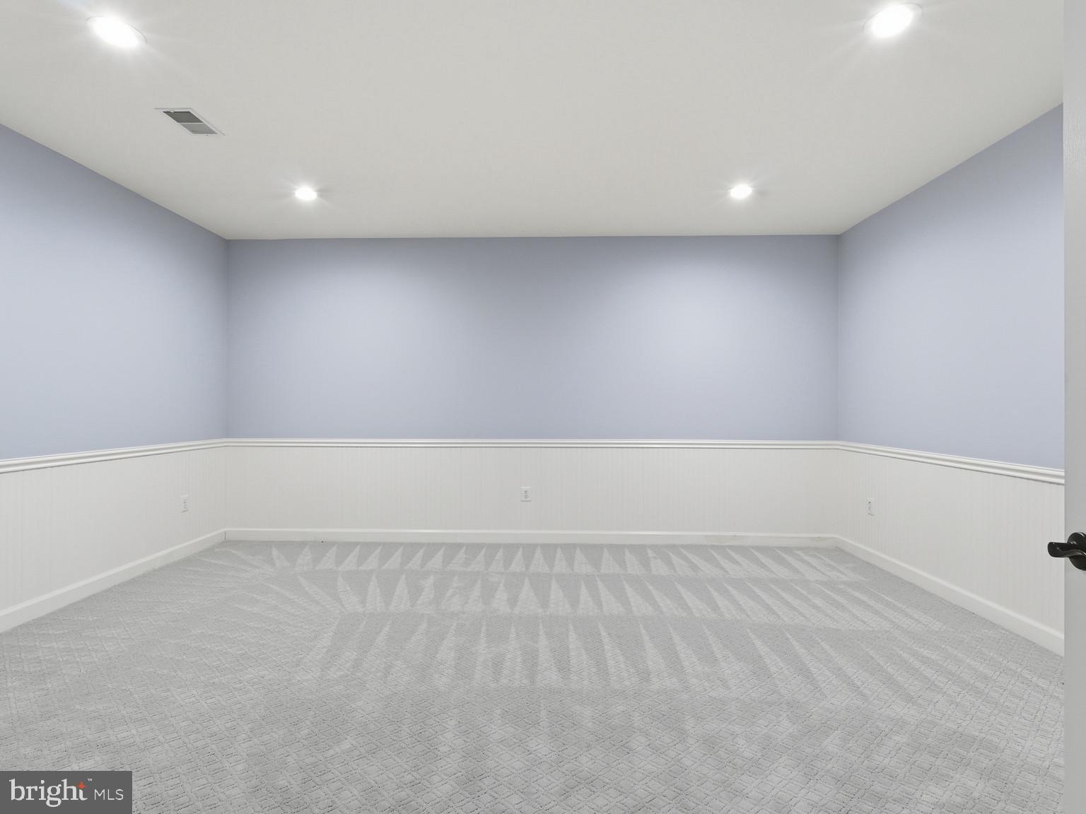 ESTATES AT ROSELAND - Residential