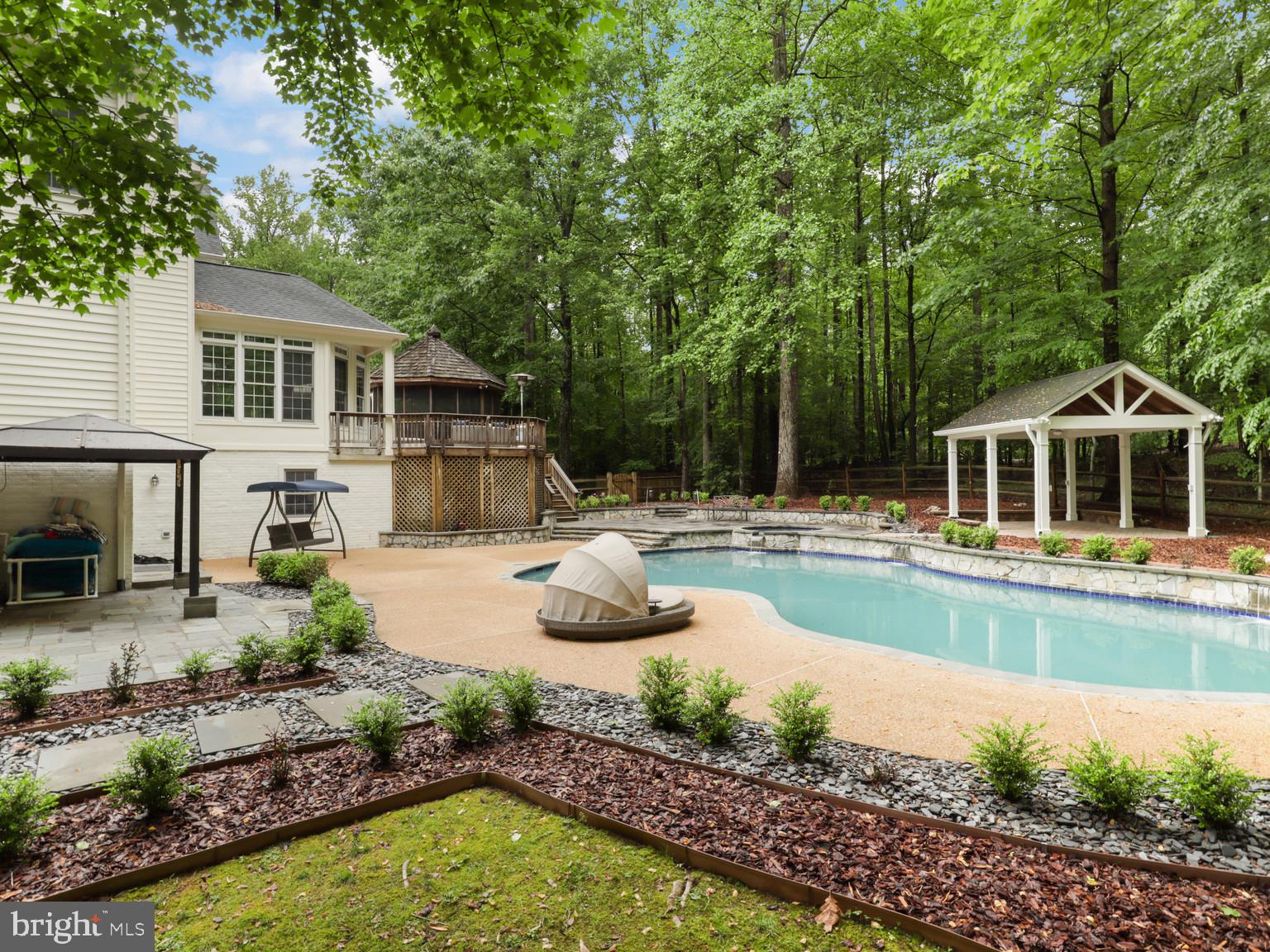 ESTATES AT ROSELAND - Residential