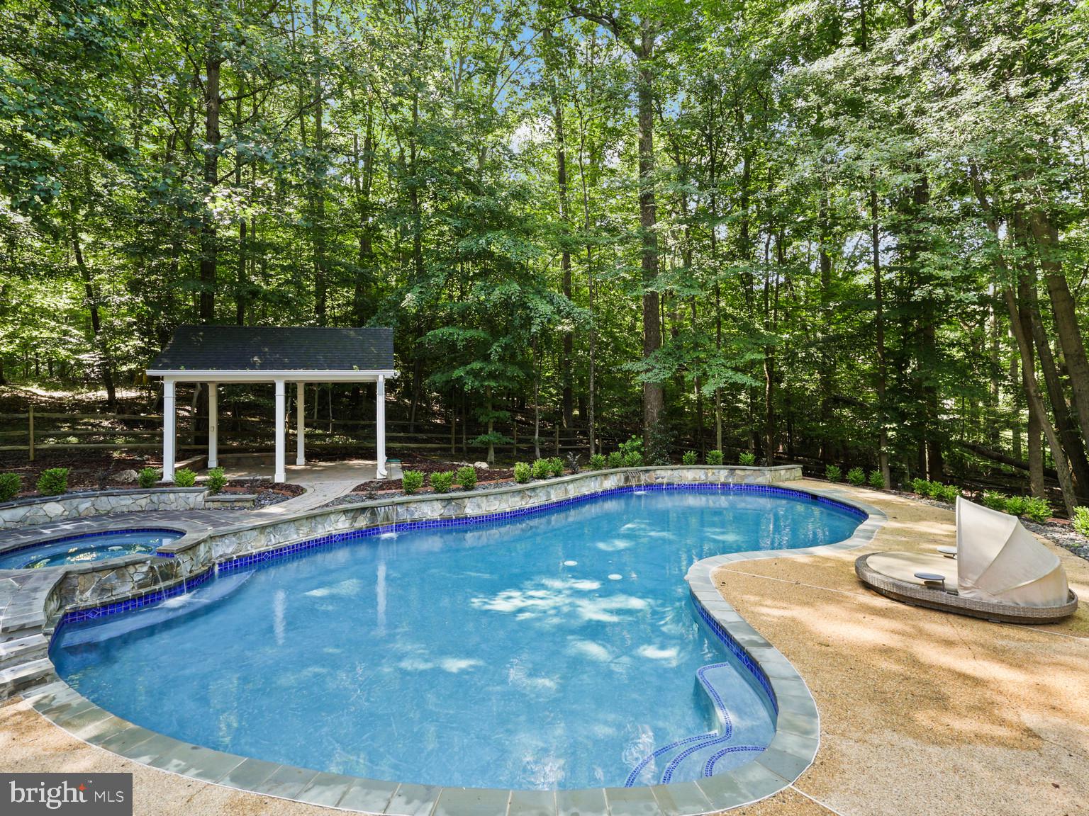 ESTATES AT ROSELAND - Residential