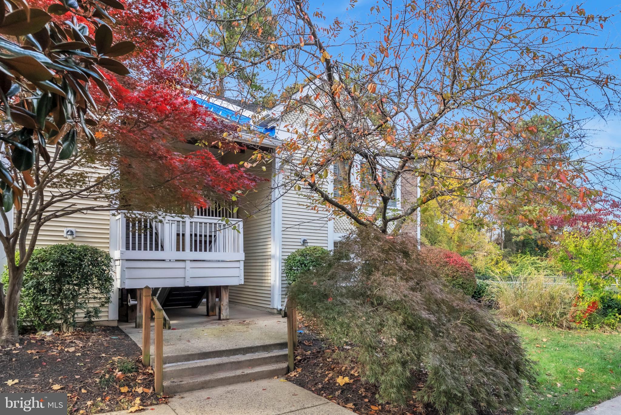 3379 LAKESIDE VIEW DRIVE