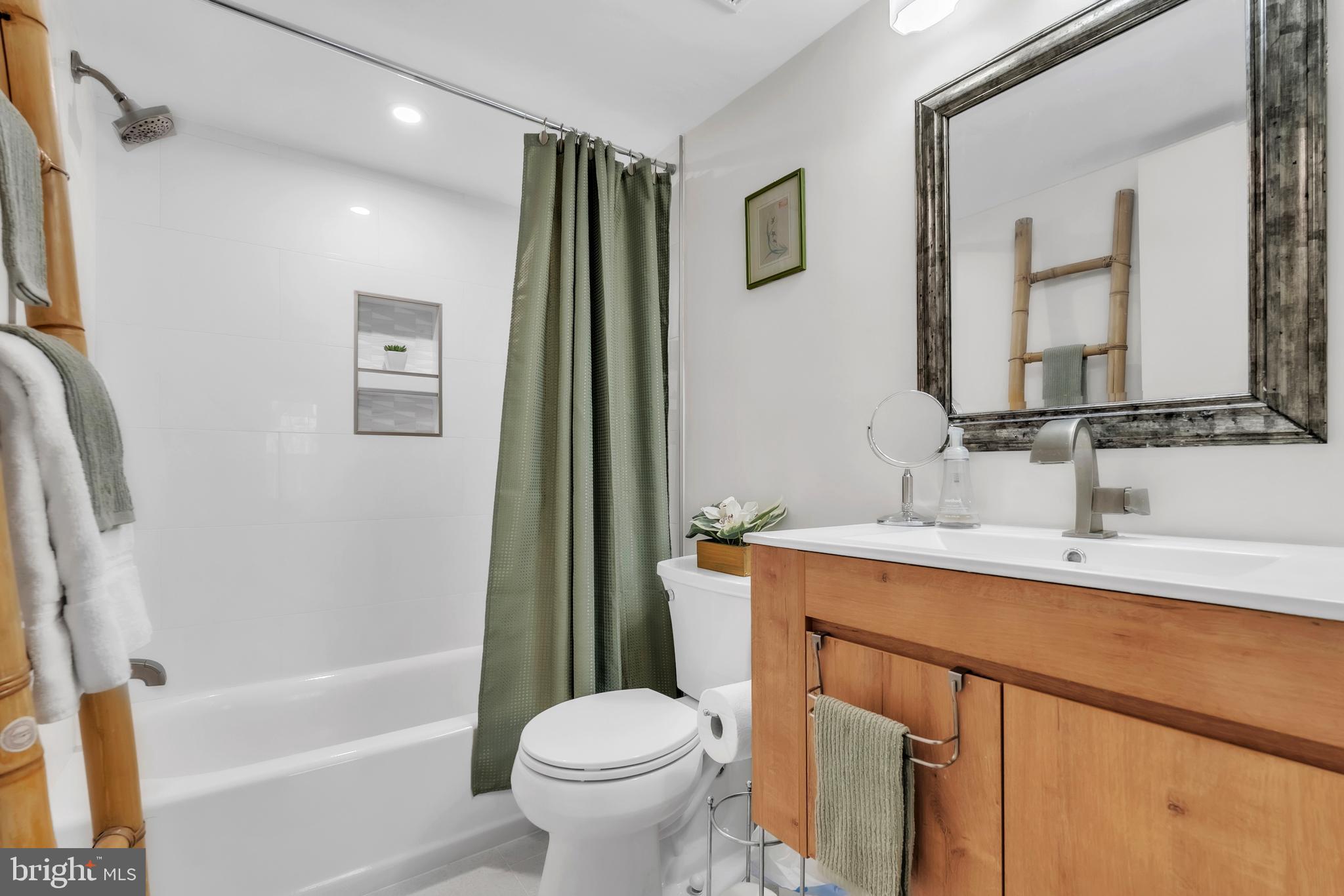 3379 LAKESIDE VIEW DRIVE