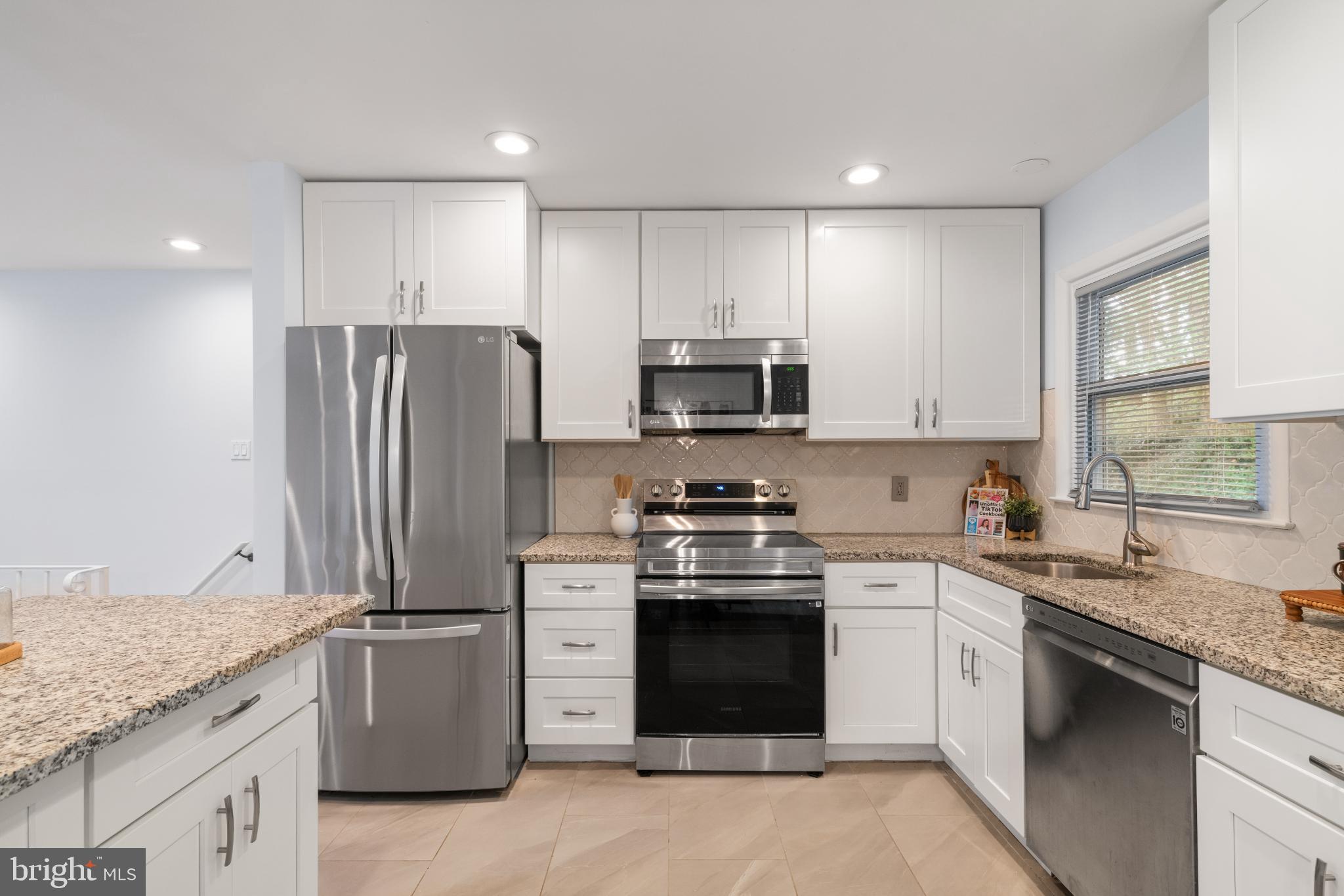 ROLLING VALLEY - Residential