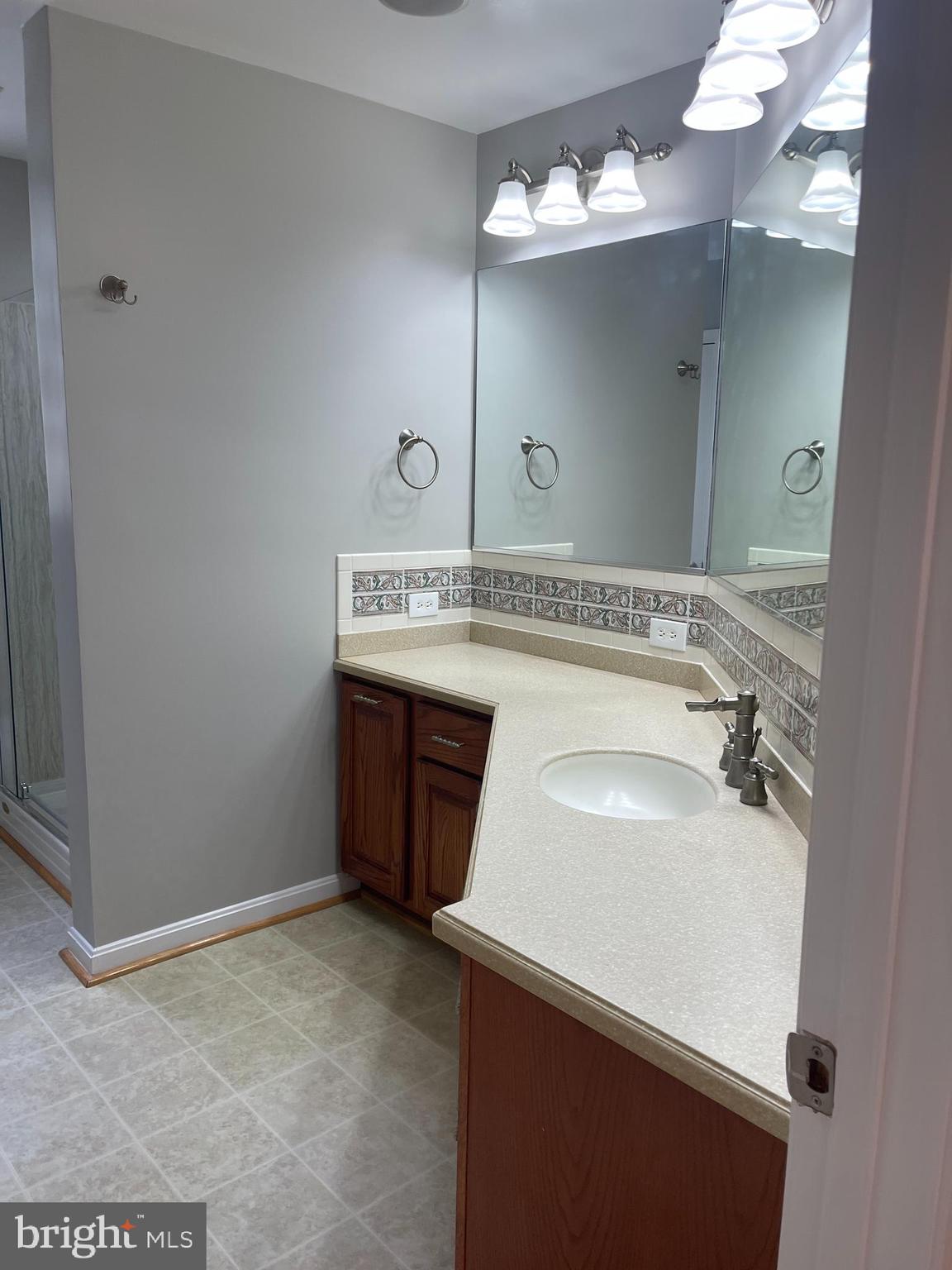 DEEP LANDING ESTATES - Residential Lease