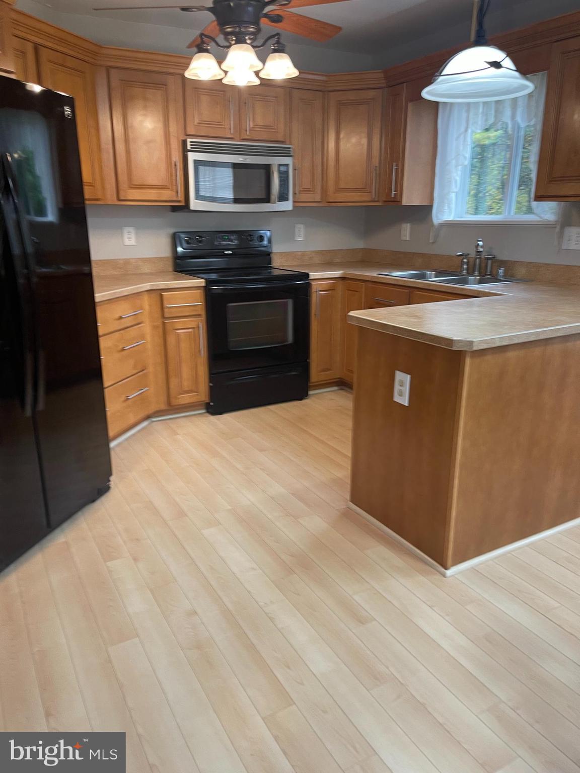 DEEP LANDING ESTATES - Residential Lease