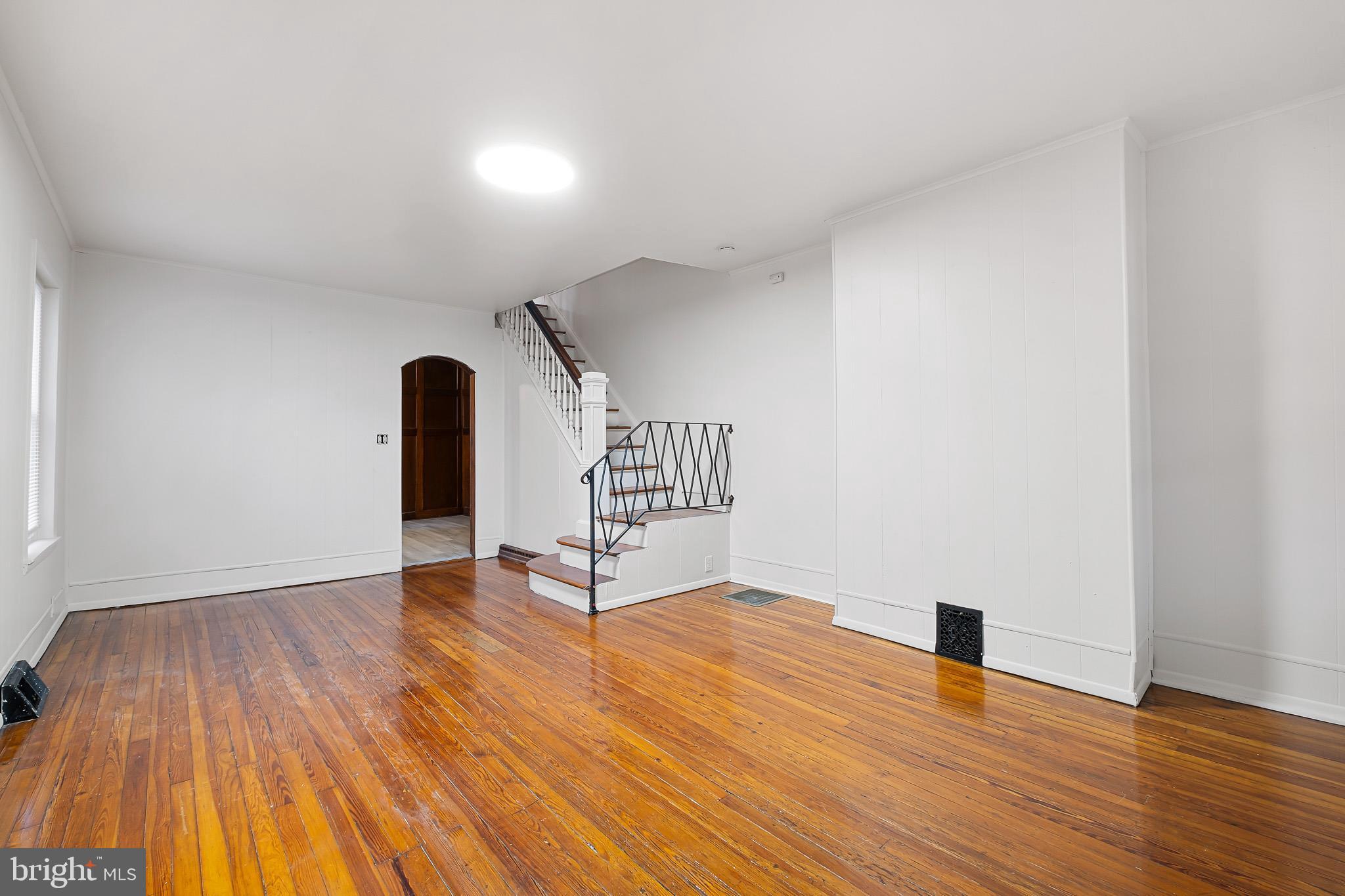 2402 N VAN BUREN STREET