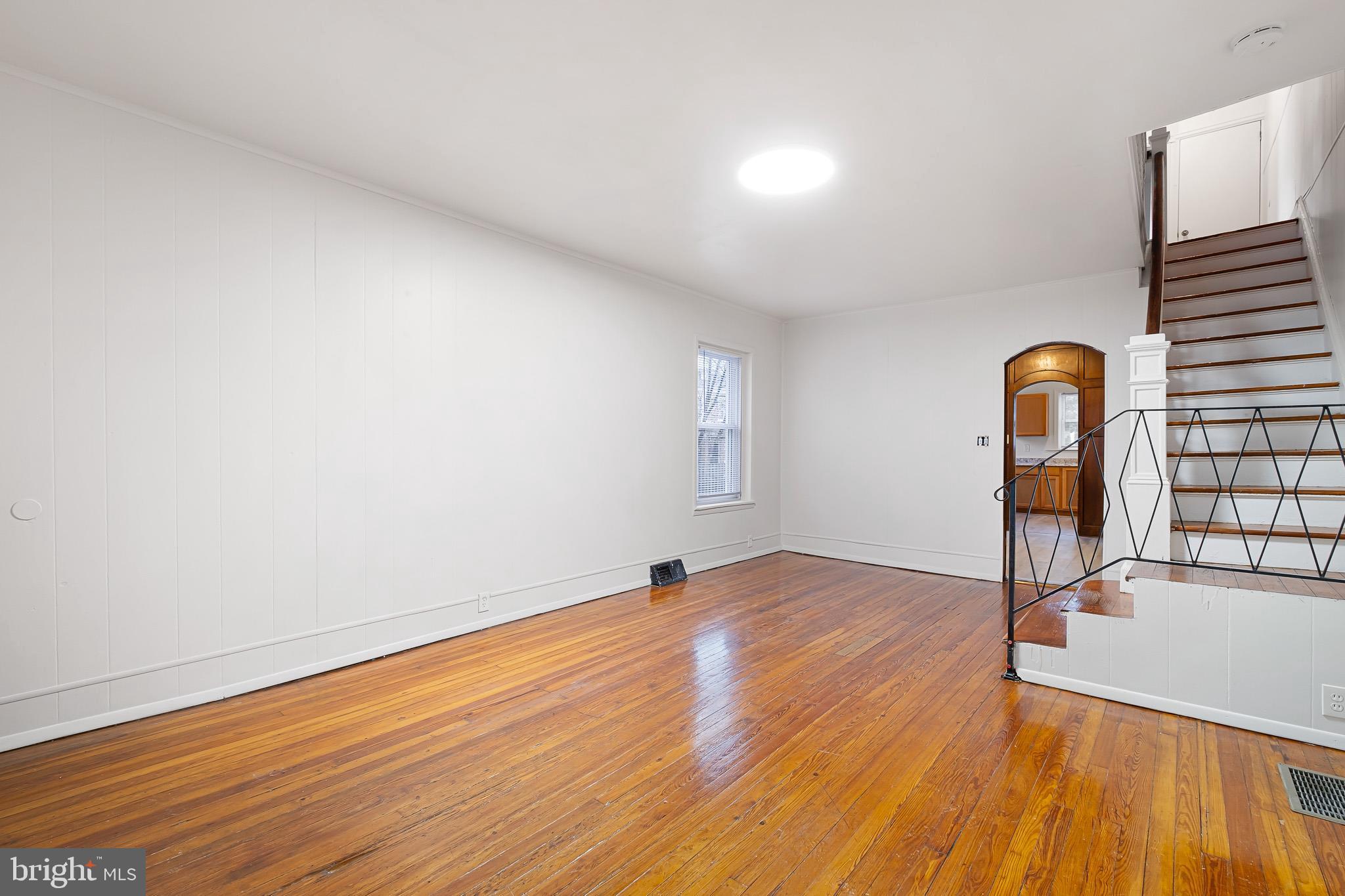 2402 N VAN BUREN STREET