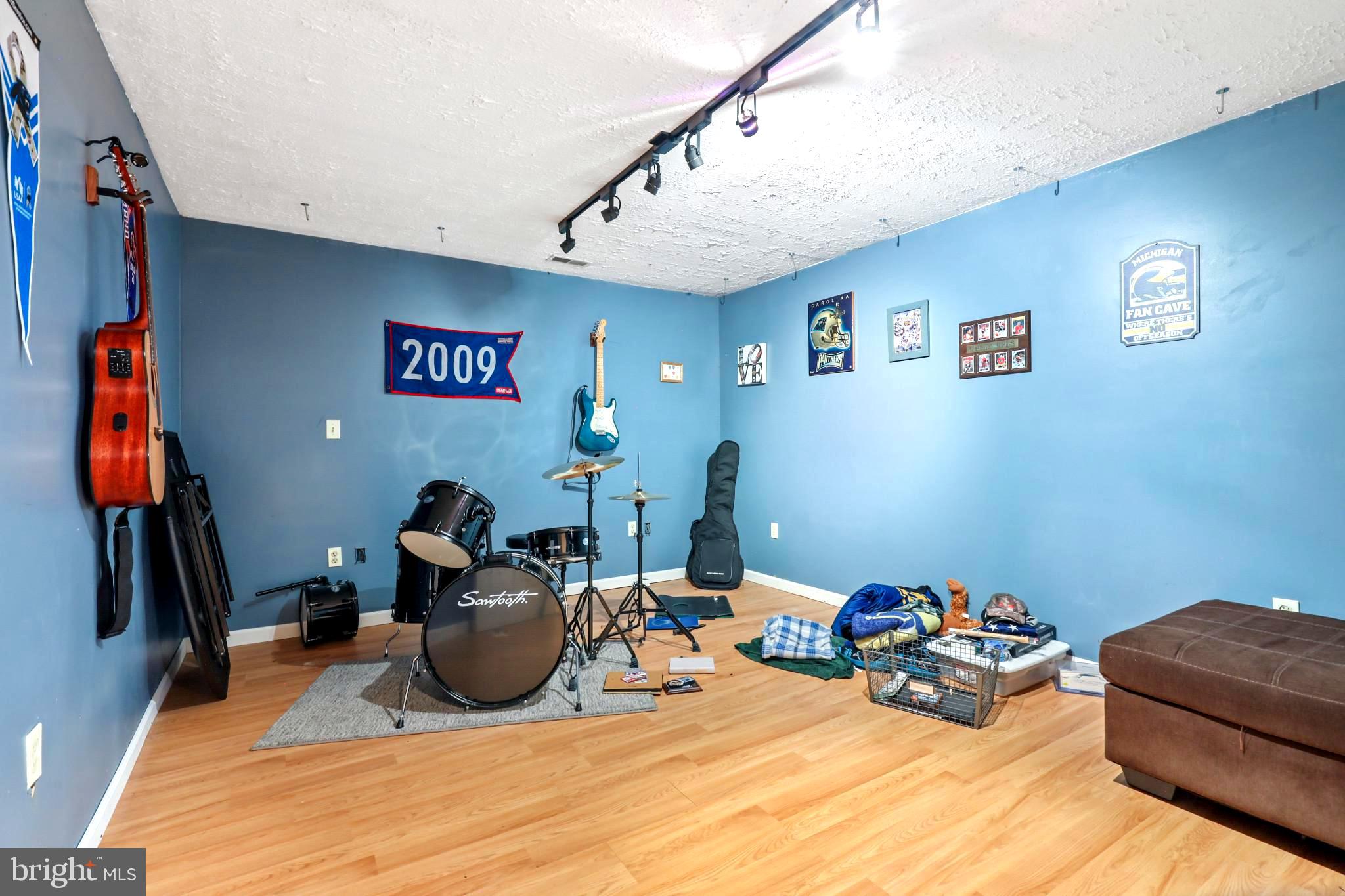 FOX FIELD - Residential