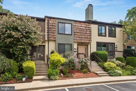 Photo of 10707 Muirfield Drive, POTOMAC, MD 20854 (MLS # MDMC2189224)