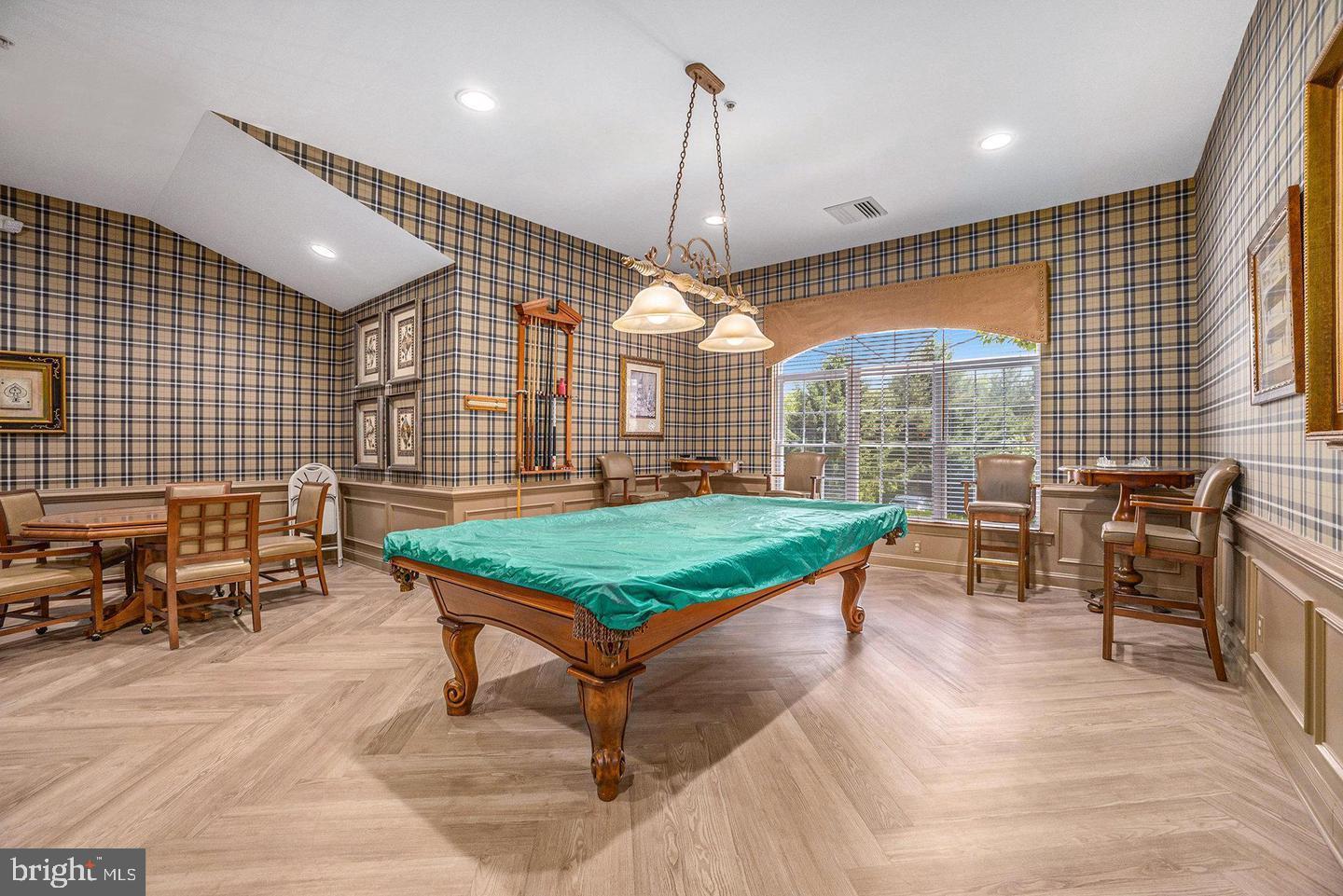 CREEKSIDE VILLAGE - Residential