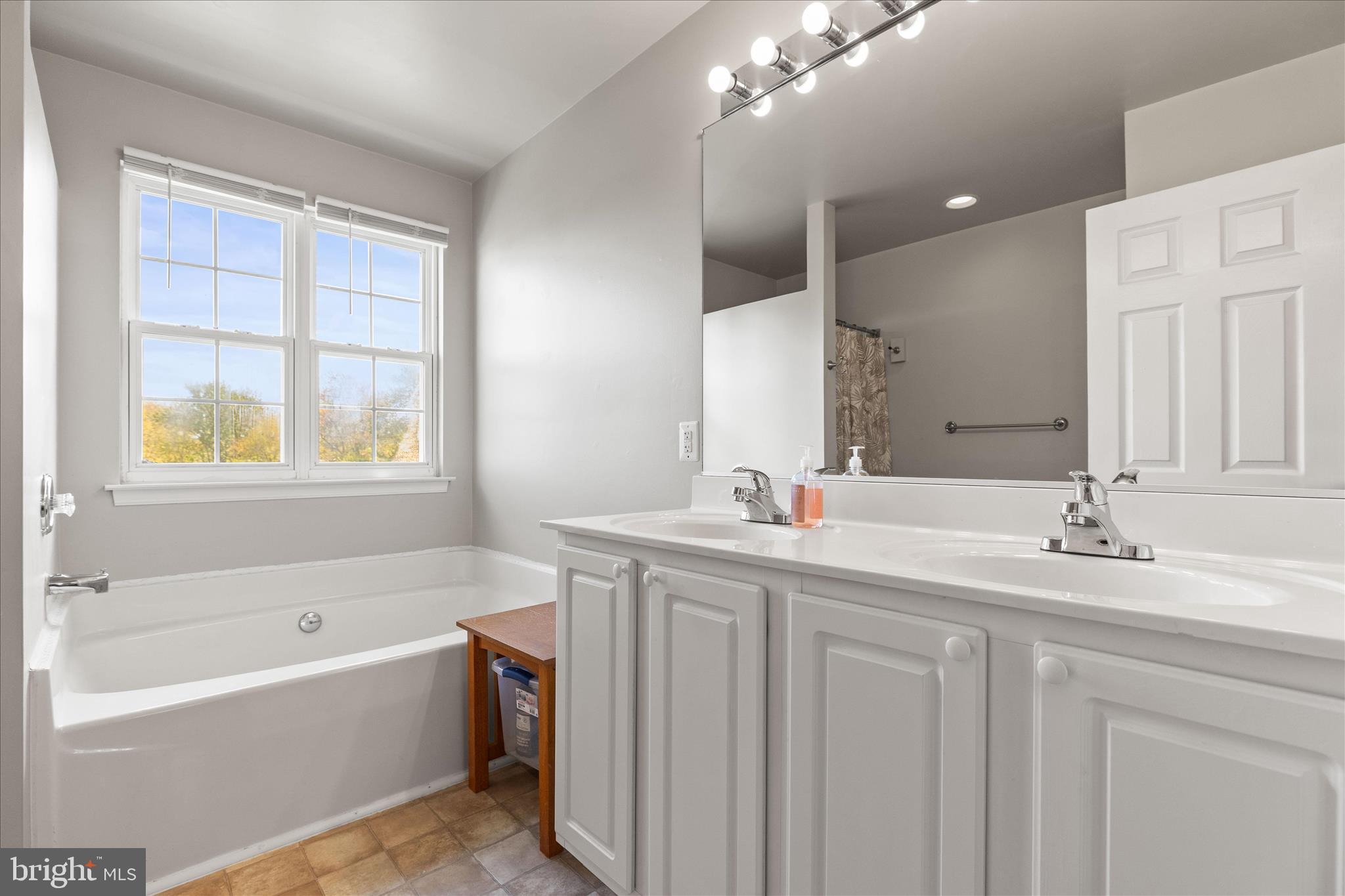 MENLENA VILLAGE - Residential