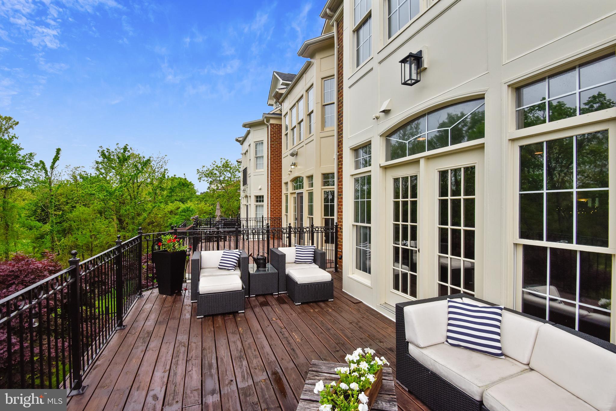 RIVER CREEK - Residential