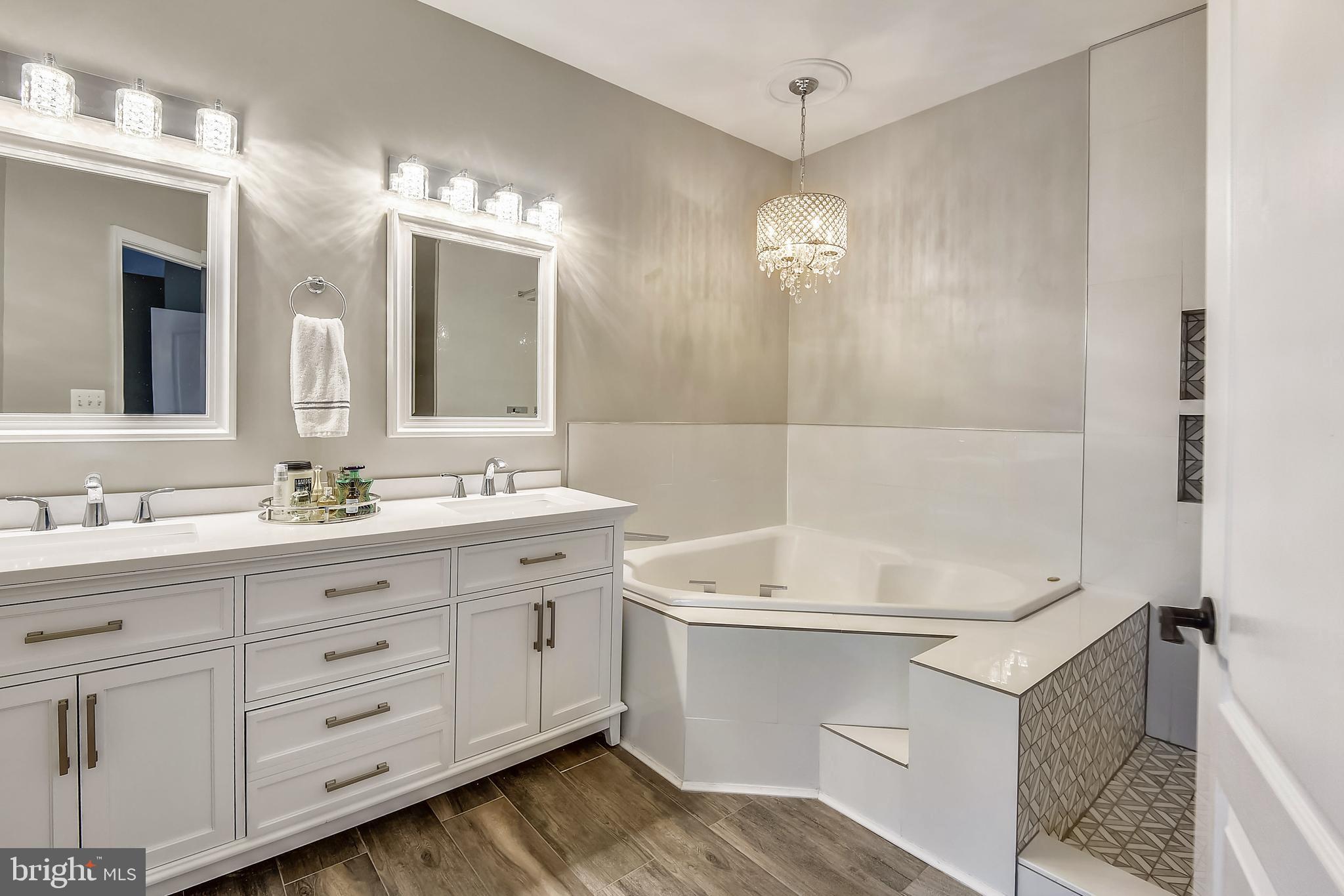 RIVER CREEK - Residential