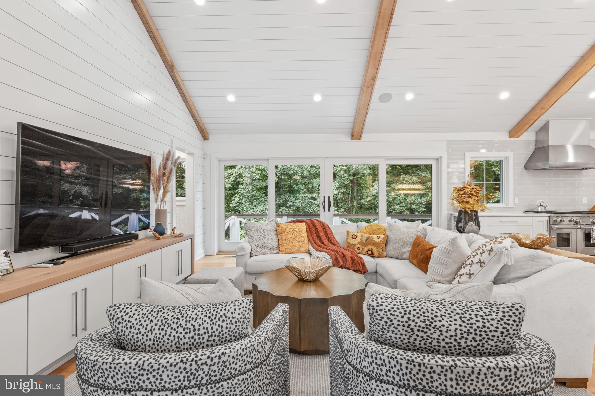 SHERWOOD FOREST - Residential