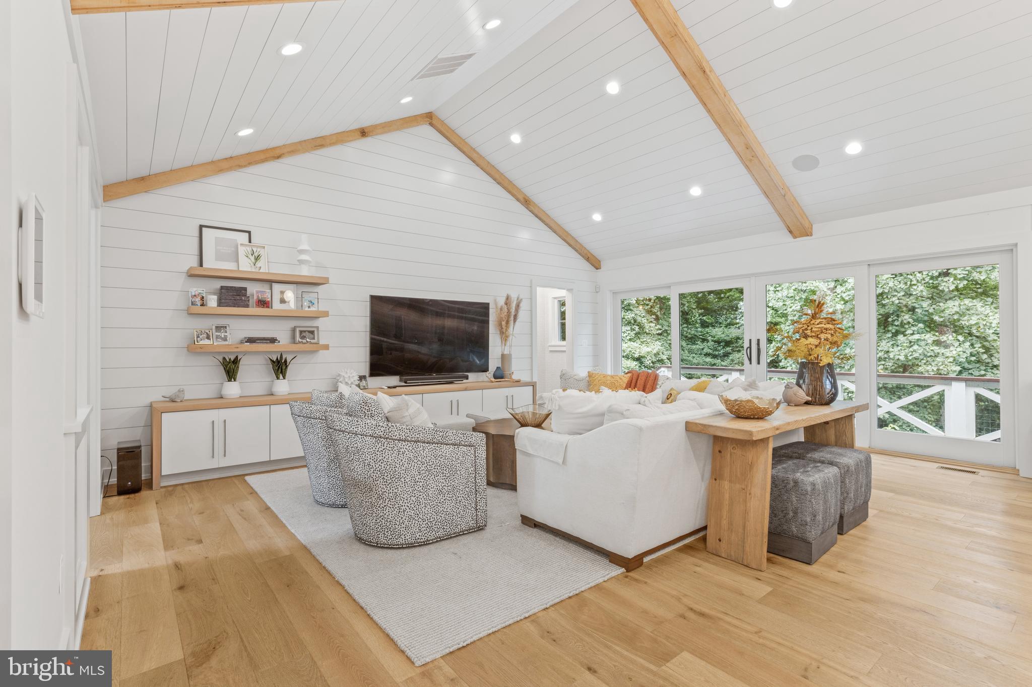 SHERWOOD FOREST - Residential