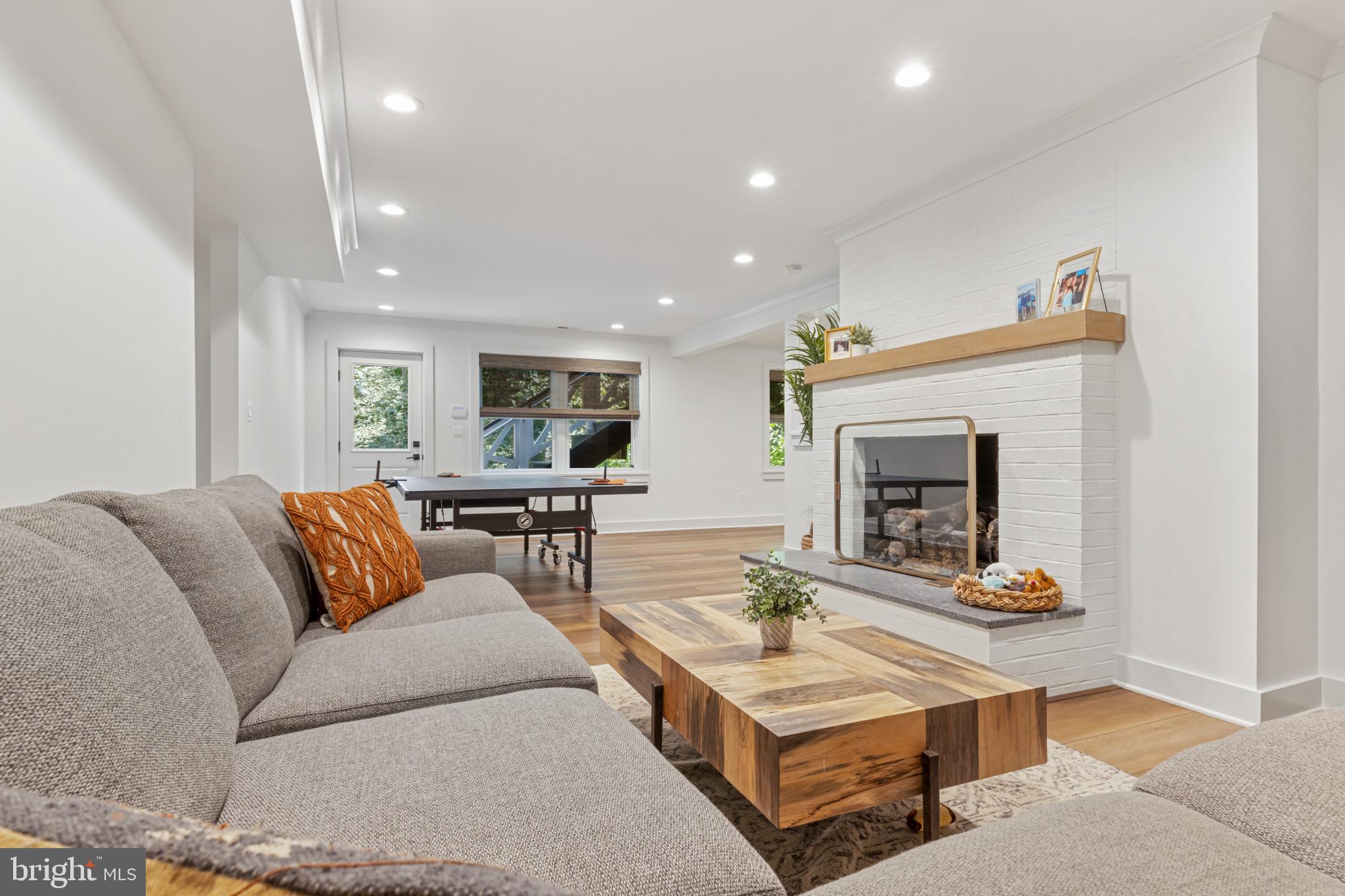 SHERWOOD FOREST - Residential