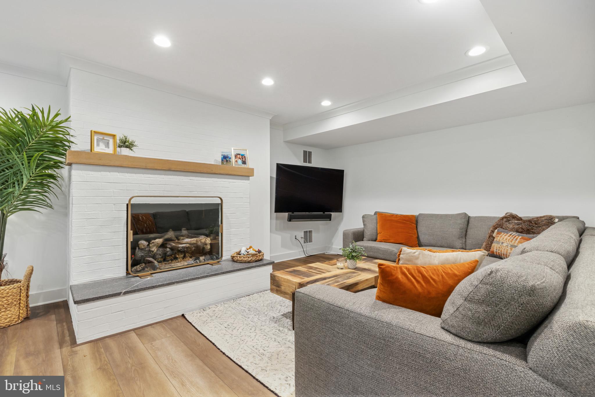 SHERWOOD FOREST - Residential