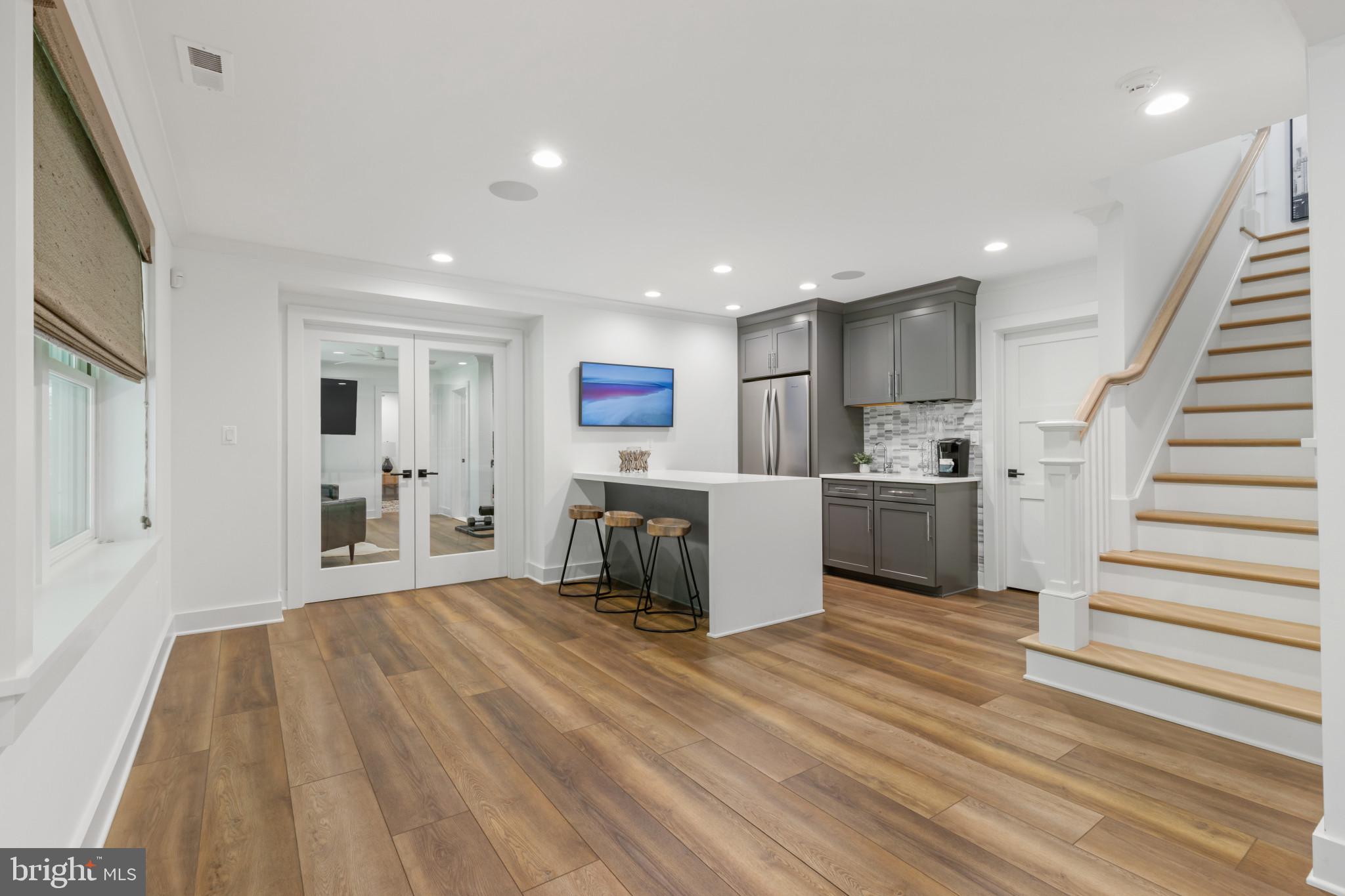 SHERWOOD FOREST - Residential