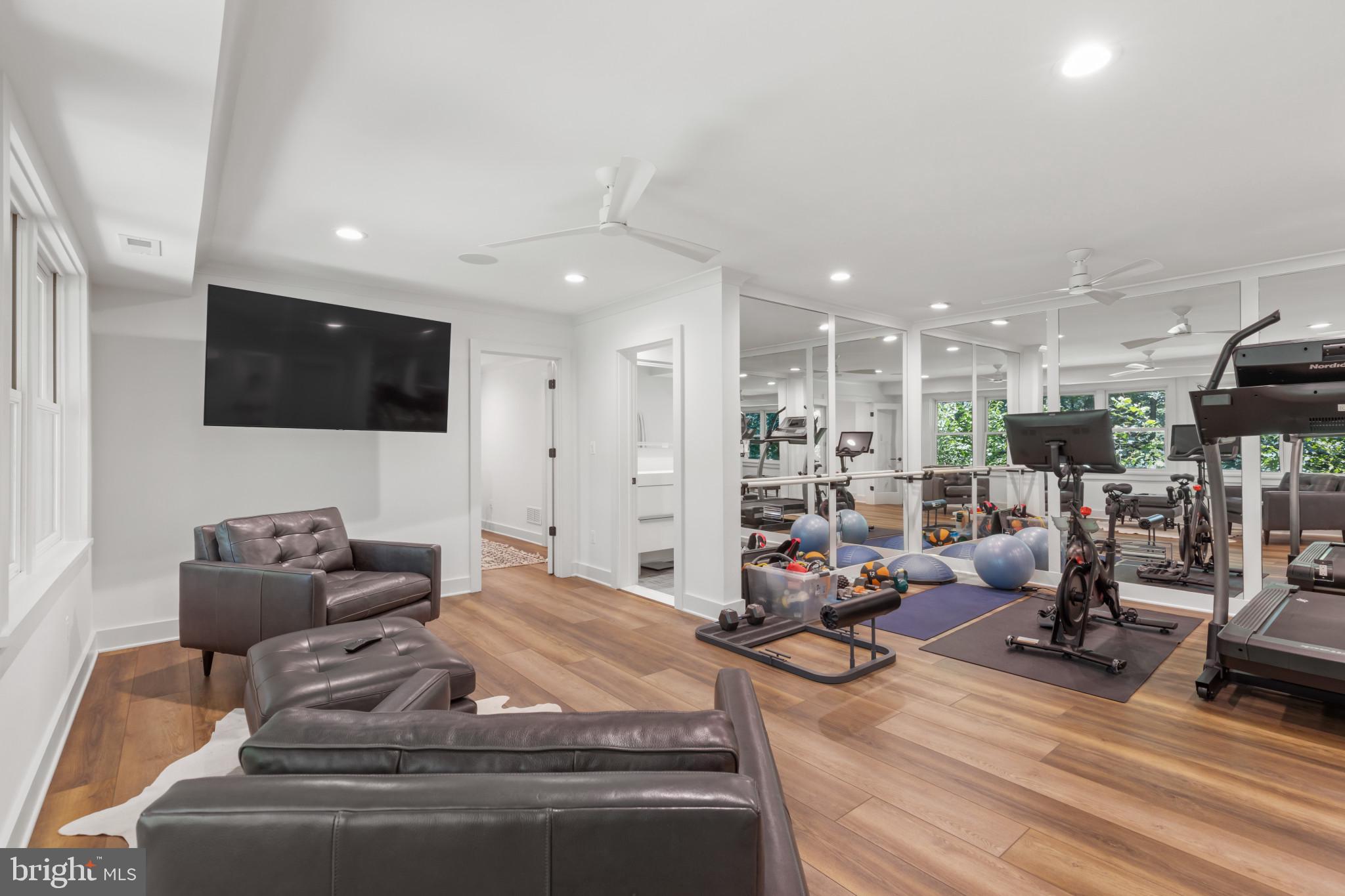 SHERWOOD FOREST - Residential