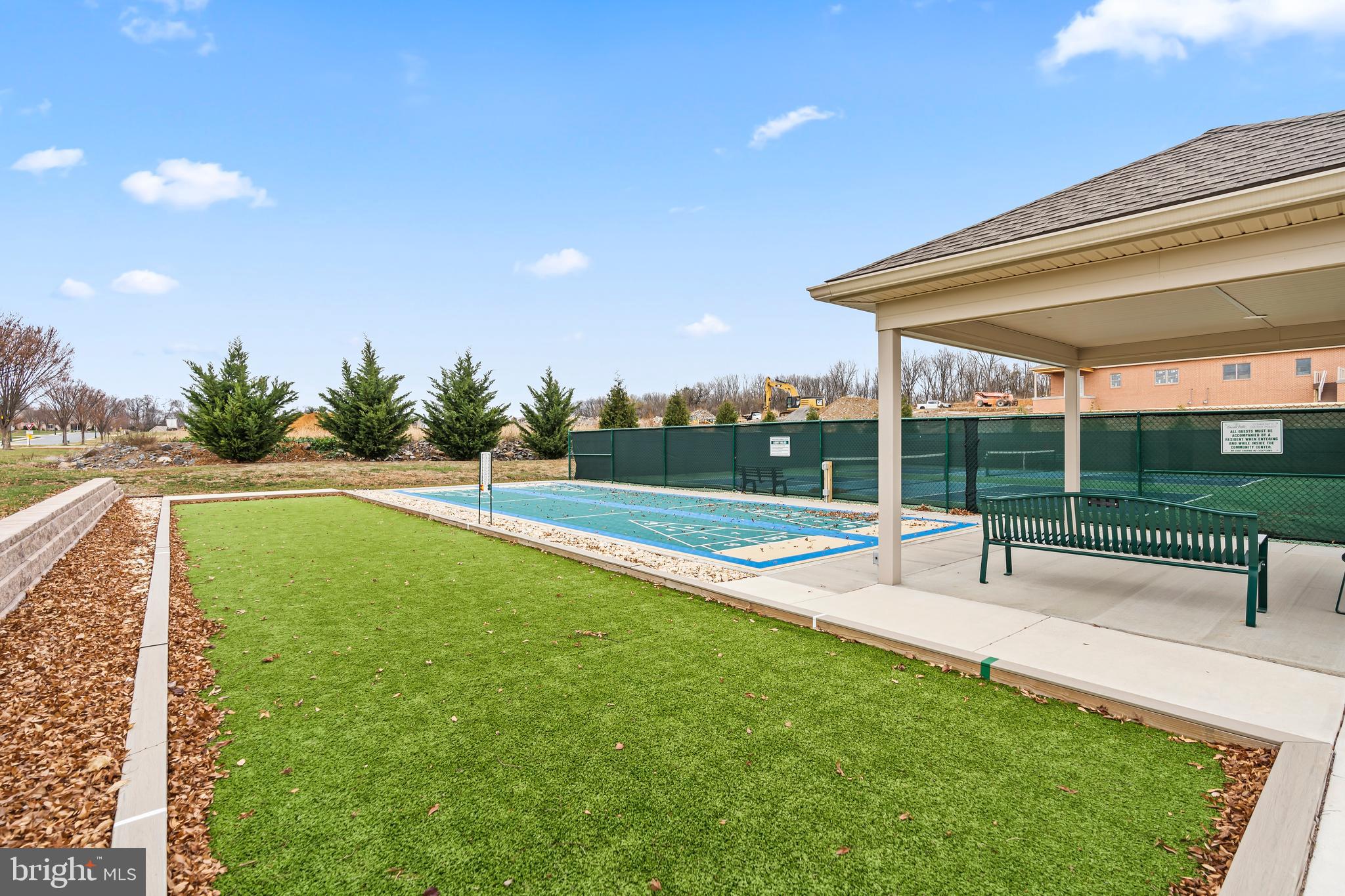 EMERALD POINTE - Residential