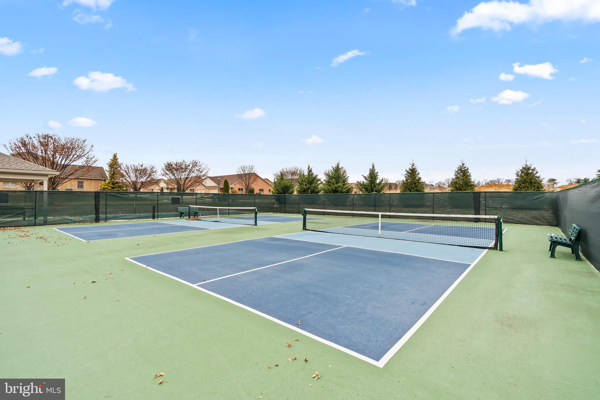 EMERALD POINTE - Residential