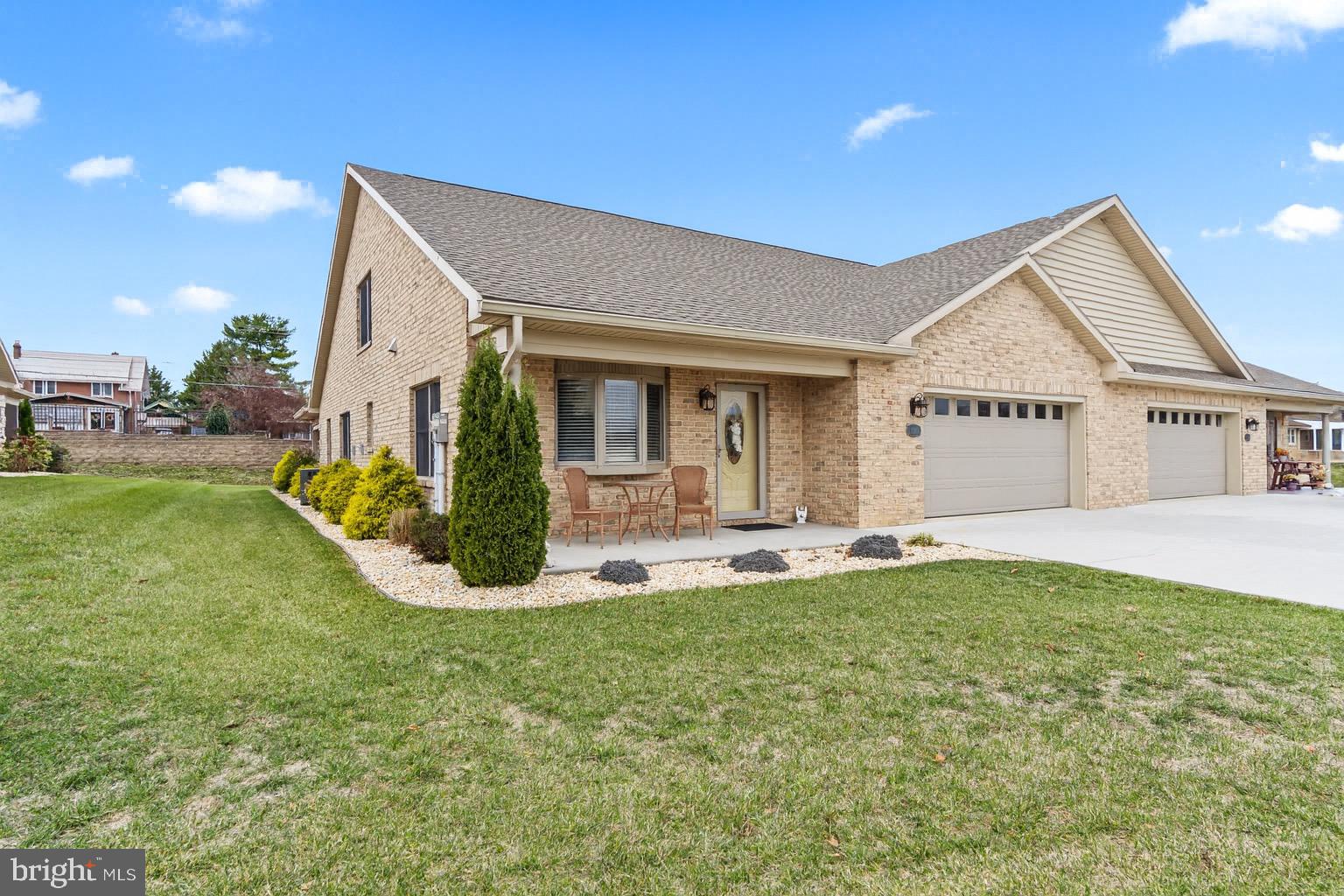 EMERALD POINTE - Residential