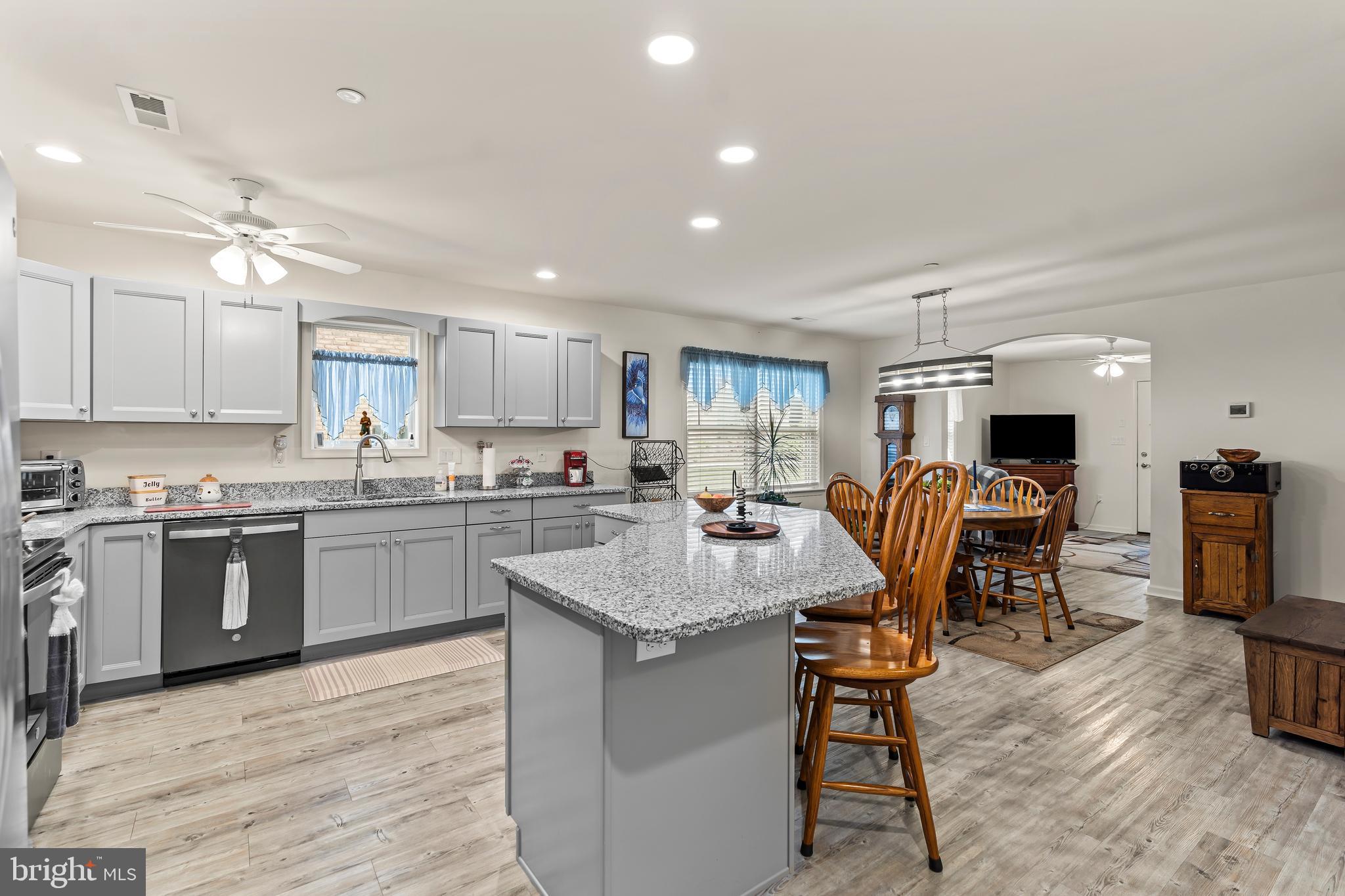 EMERALD POINTE - Residential