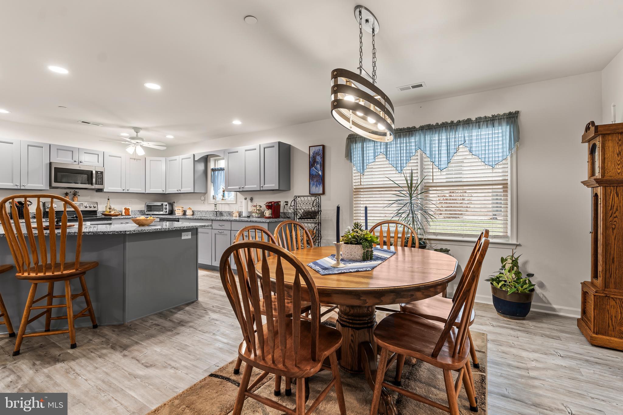 EMERALD POINTE - Residential