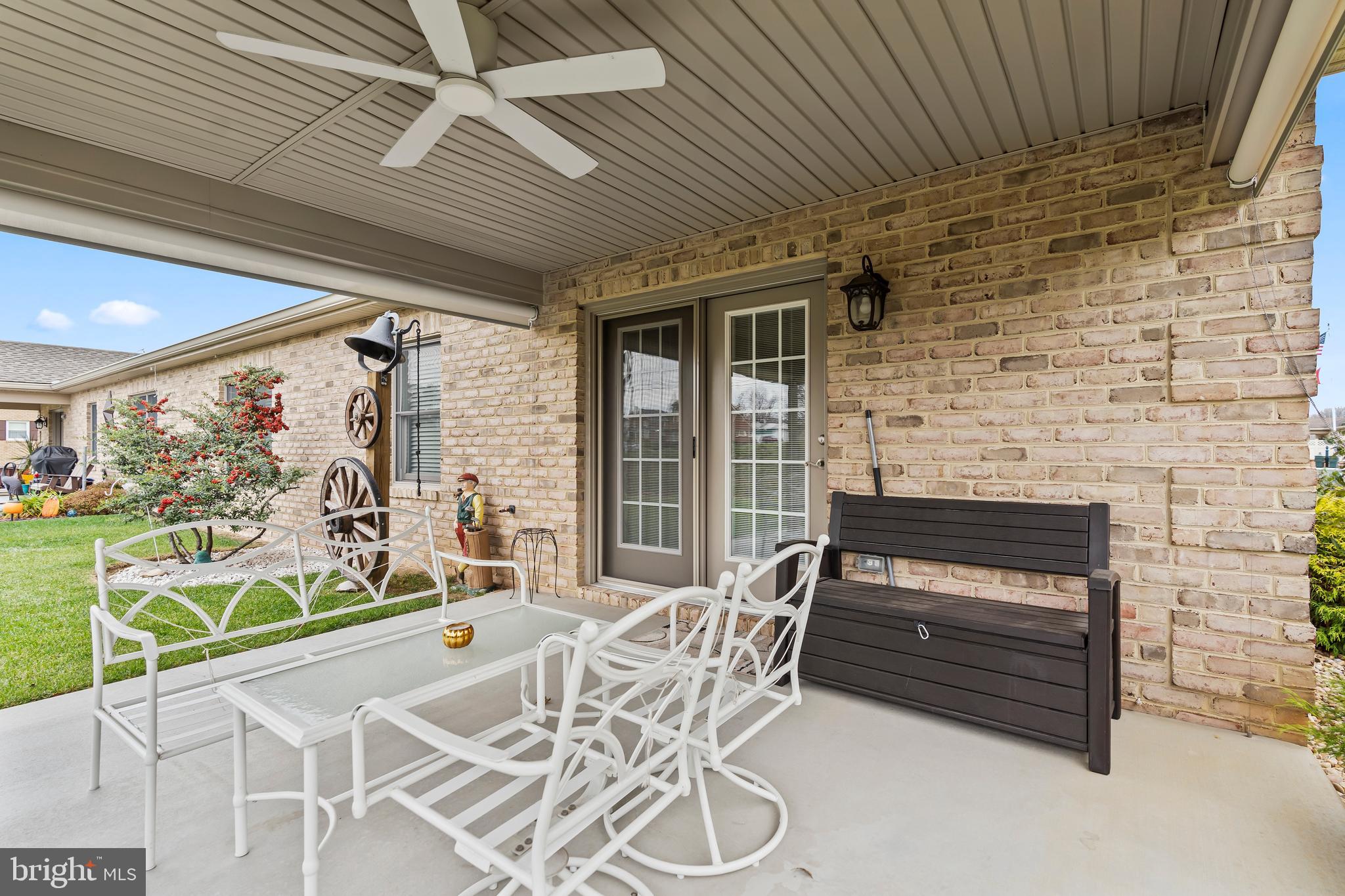 EMERALD POINTE - Residential