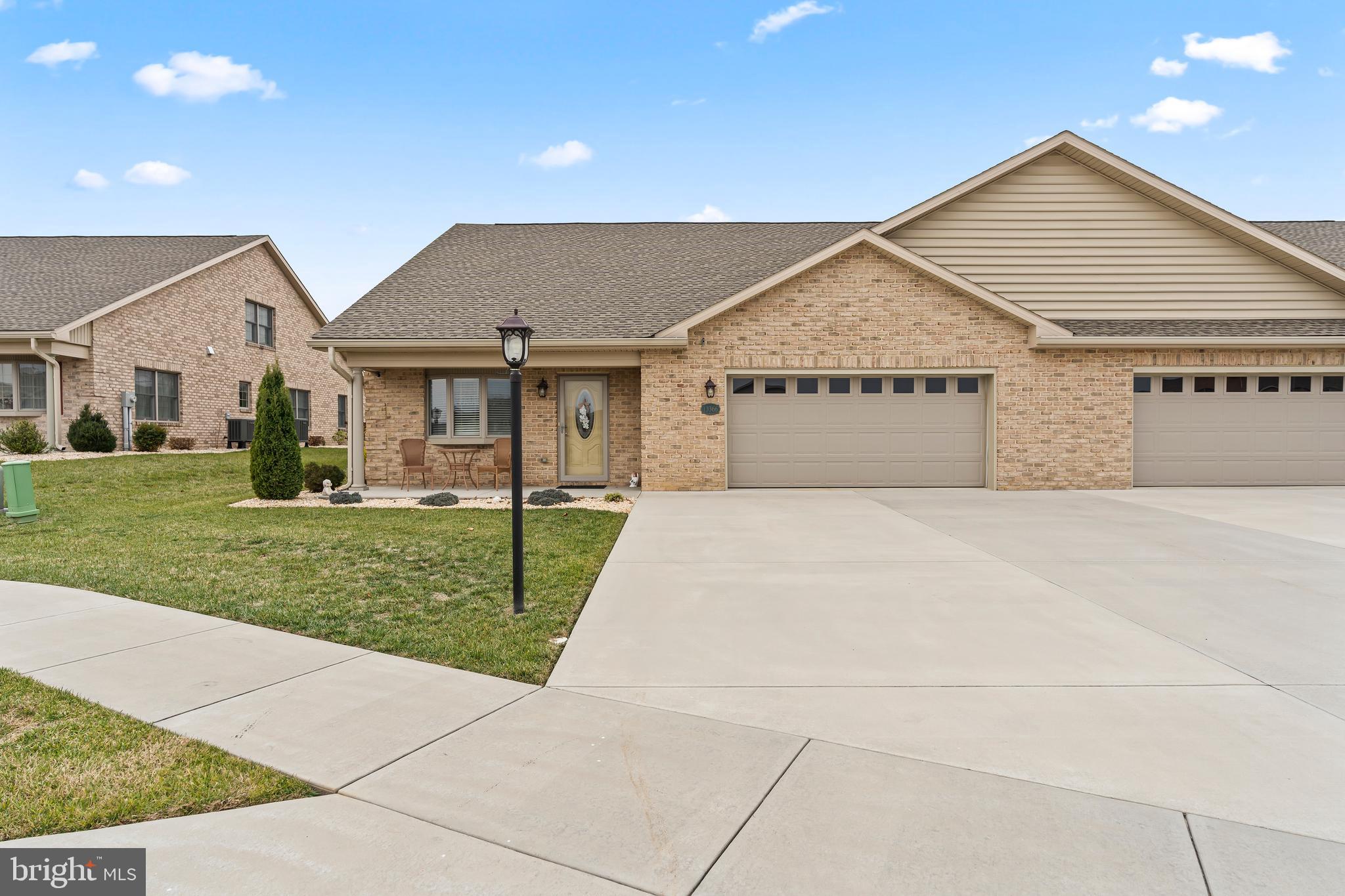 EMERALD POINTE - Residential