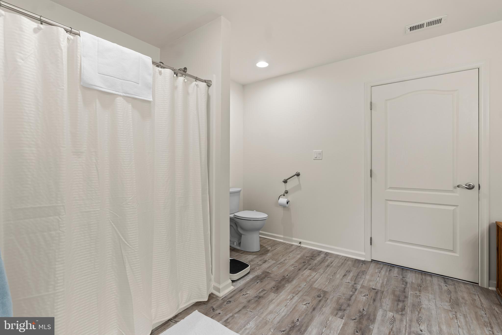 EMERALD POINTE - Residential