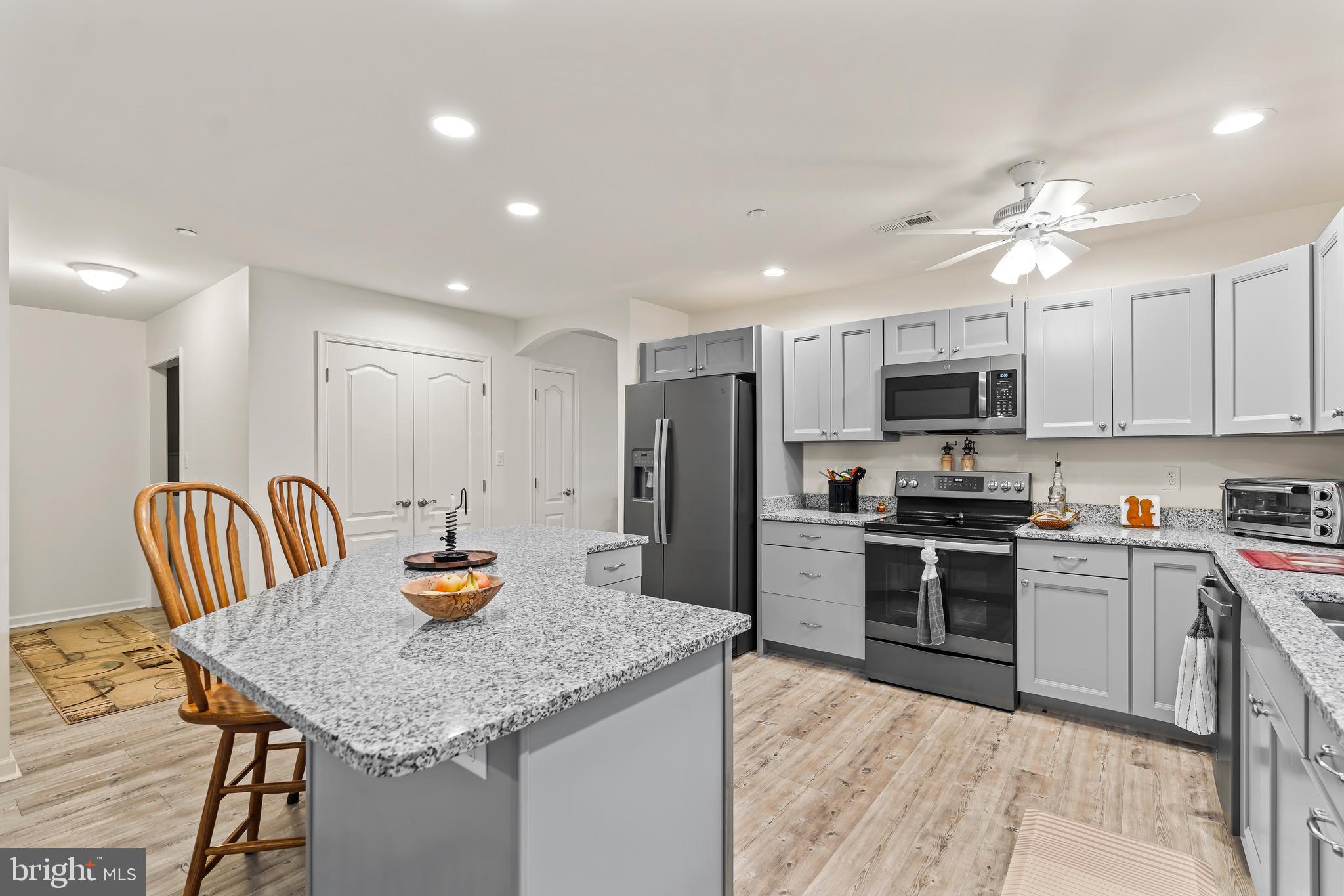 EMERALD POINTE - Residential