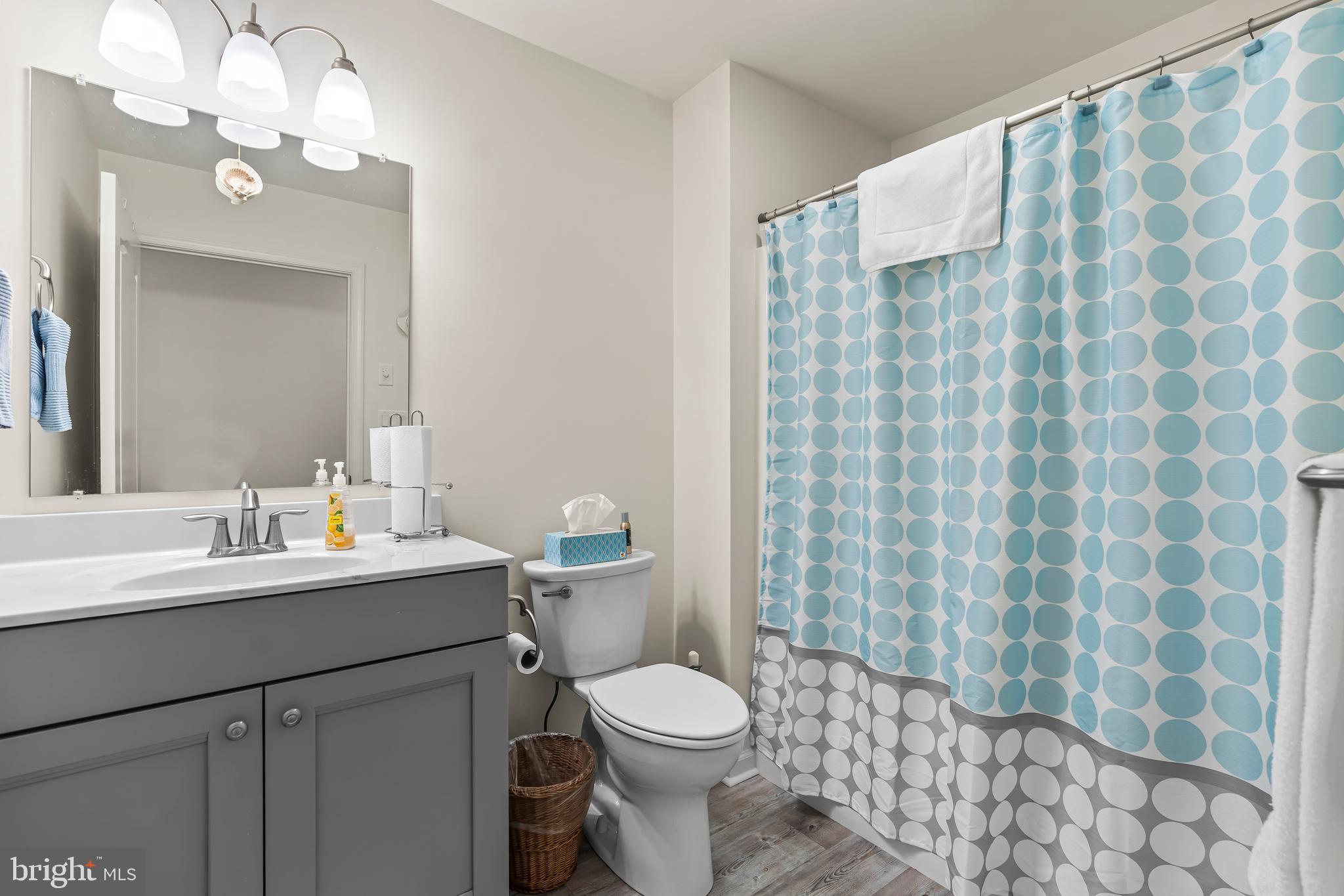 EMERALD POINTE - Residential