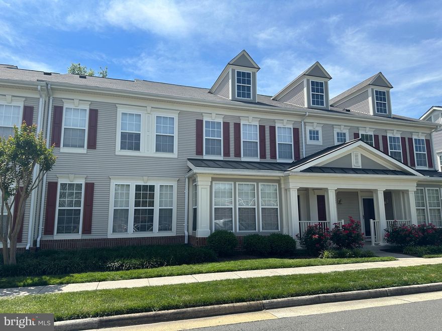 ALMOST 1800 SQ FT OF LIVING SPACE IN THIS 2 LEVEL, 3BR, 2.5BA, 2-CAR ATTACHED GARAGE CONDO LOCATED IN SOUGHT AFTER BELMONTE GREEN COMMUNITY. MAIN LEVEL HARDWOOD FLOORS. OPEN FLOOR PLAN. KITCHEN W/ BREAKFAST BAR OVERLOOKING LARGE FAMILY ROOM PRIVATE PATIO OFF OF MAIN LEVEL. WALK TO SHOPPING AND DIRECTLY ACROSS STREET FROM BELMONT STATION ELEMENTARY SCHOOL.